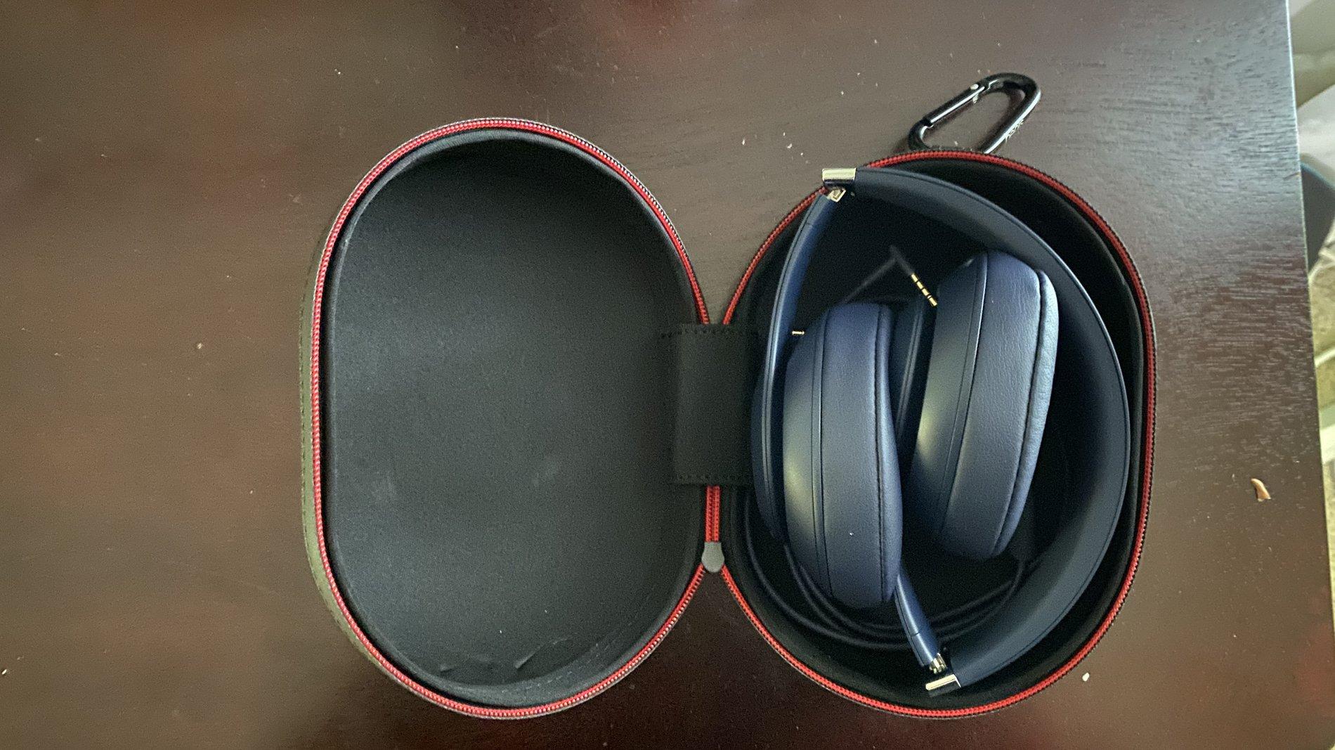 Jeep Gladiator Beats studio3 wireless headphones A253BF43-FECC-48F2-B01A-1AC3B2F3B2AA