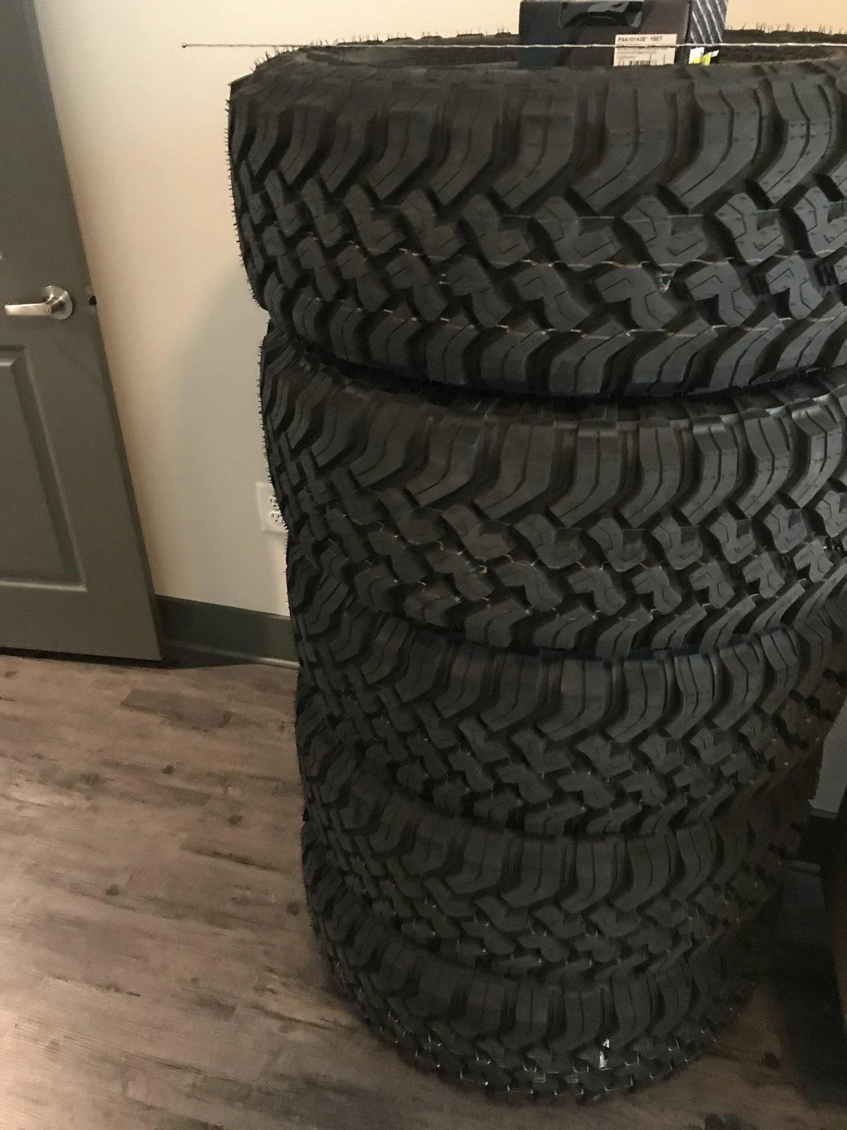 Jeep Gladiator Rubicon stock 17" wheels and 33 inch Falken Wildpeak tires IMG_5901
