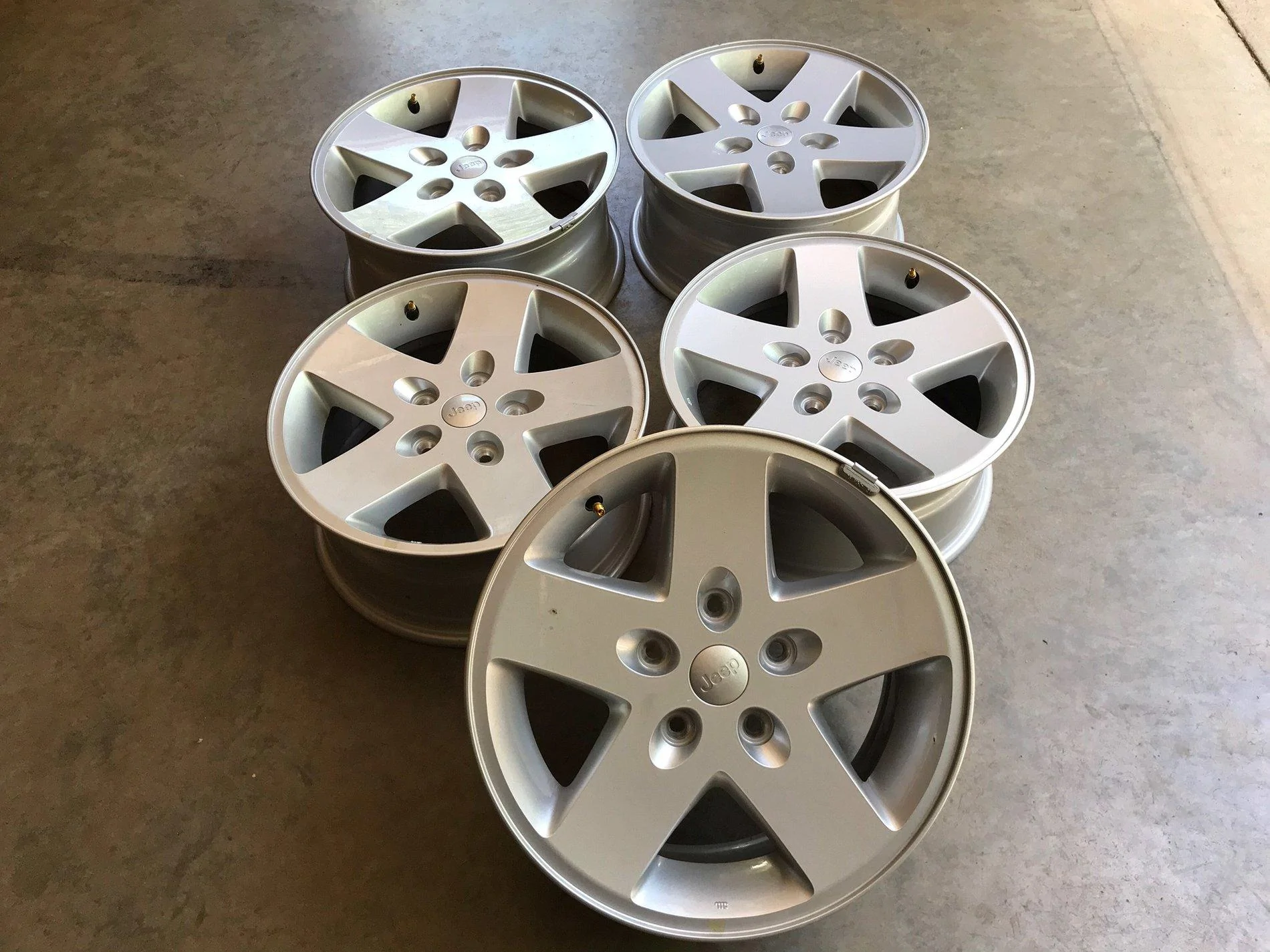 Jeep Gladiator Set of 5 Wheels 2017 JK Attachment-1iiii