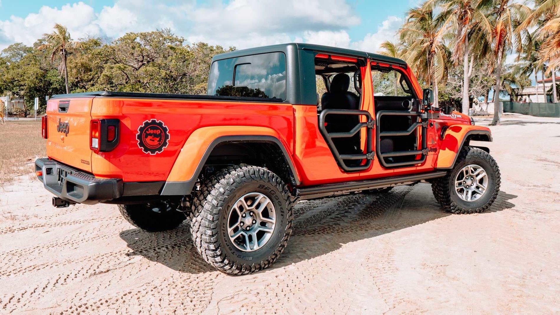 Jeep Gladiator Three O Five (305) Edition Jeep Gladiator and Wrangler Announced at Miami Auto Show jeep-gladiator-wrangler-305-edition-5