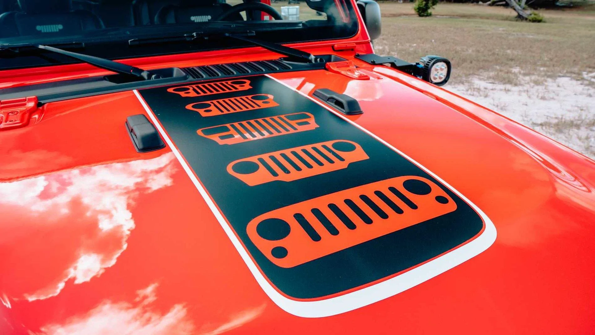 Jeep Gladiator Three O Five (305) Edition Jeep Gladiator and Wrangler Announced at Miami Auto Show jeep-gladiator-wrangler-305-edition-7