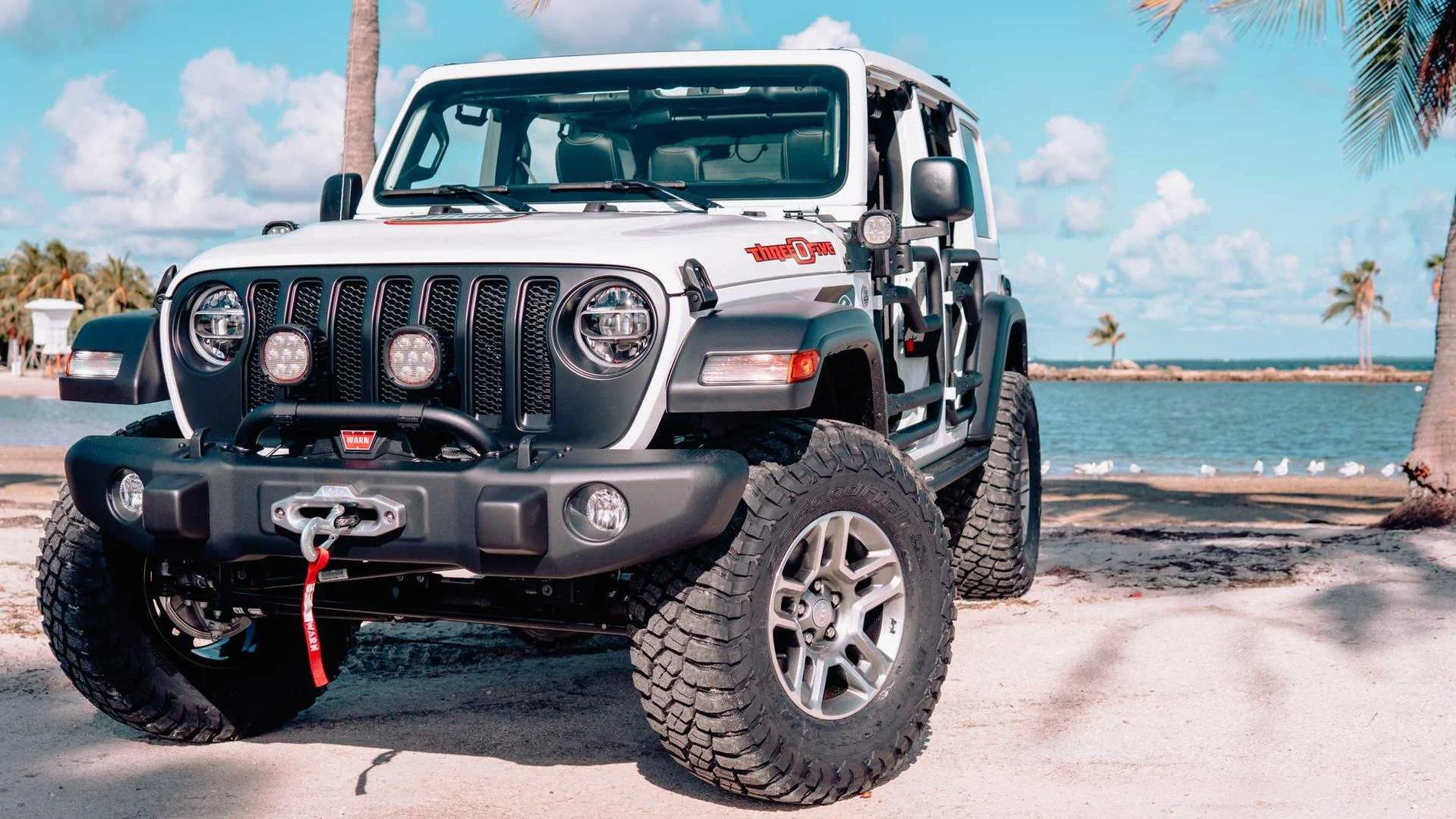 Jeep Gladiator Three O Five (305) Edition Jeep Gladiator and Wrangler Announced at Miami Auto Show jeep-gladiator-wrangler-305-edition-18
