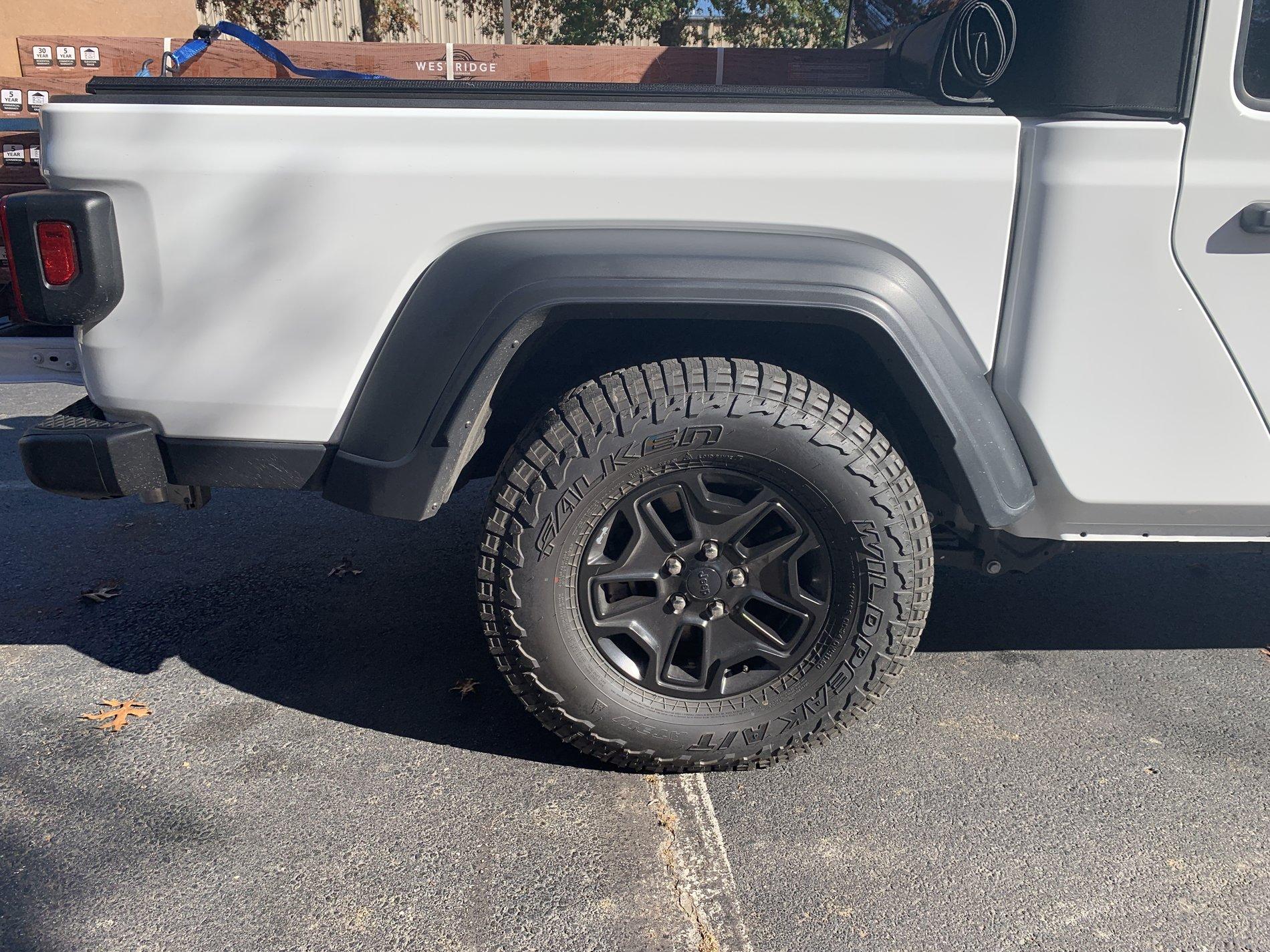 Jeep Gladiator Took home about 1600 pounds of flooring in bed yesterday DB169800-3366-4BFC-A2A6-B8B57A088B88