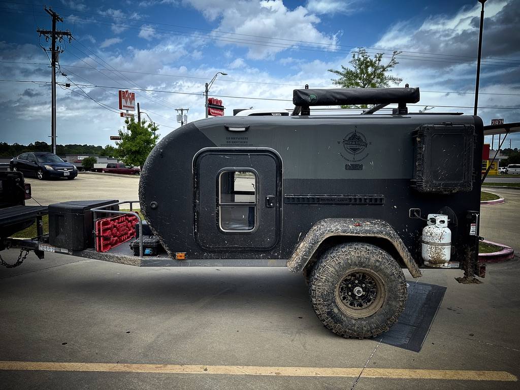 Jeep Gladiator Travel trailer / Camper Rigs EC69E501-AC27-496B-A192-50FBA972D707_1_105_c