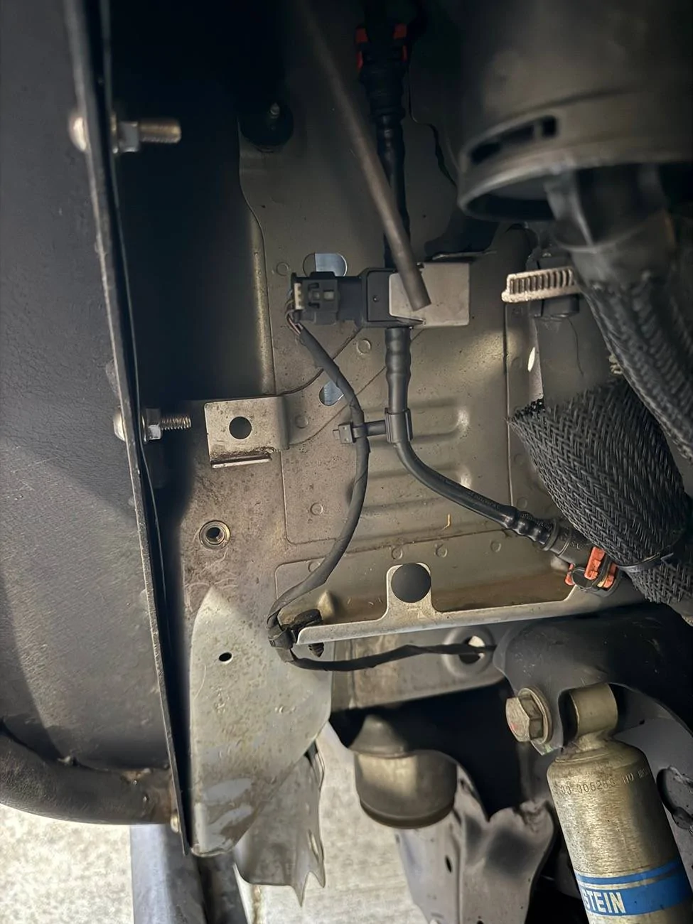 Jeep Gladiator UPDATE: Drivers side rear inner fenders dont fit due to gas fill tube- Fishbone came through for me! IMG_3239