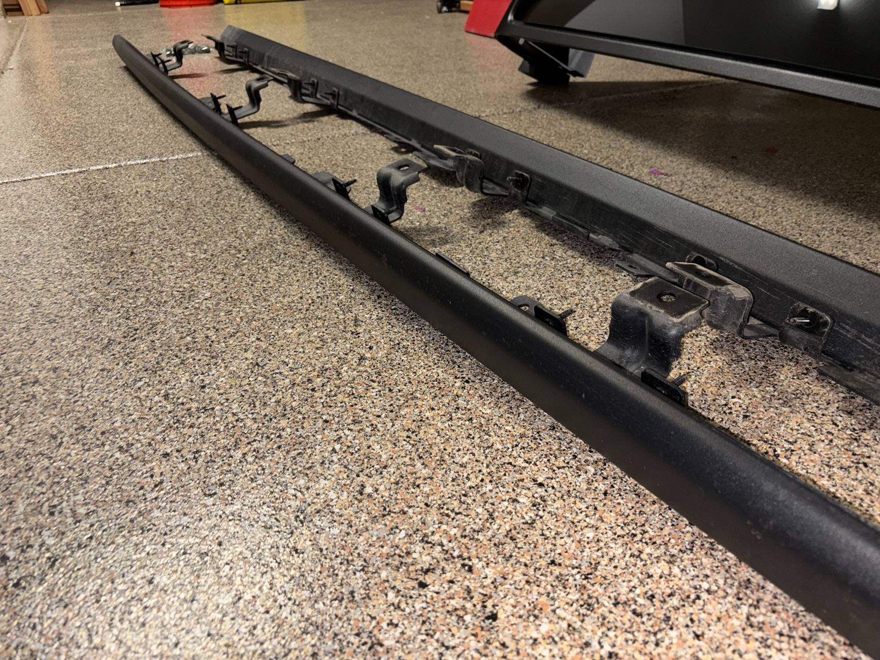 Jeep Gladiator 2024 OEM Rubicon Rock Rails- $100 IMG_1584