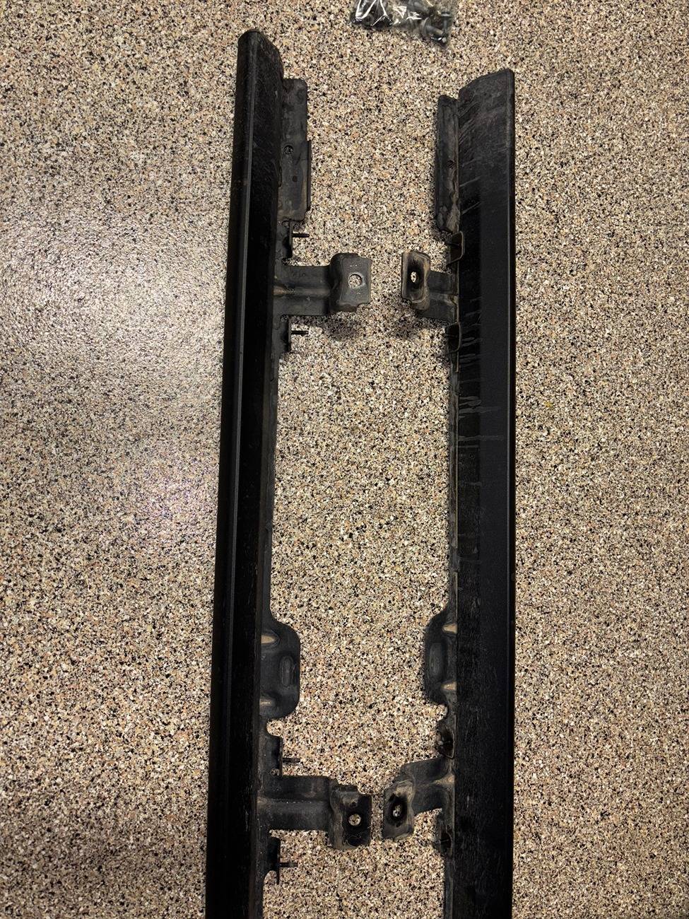 Jeep Gladiator 2024 OEM Rubicon Rock Rails- $100 IMG_1581