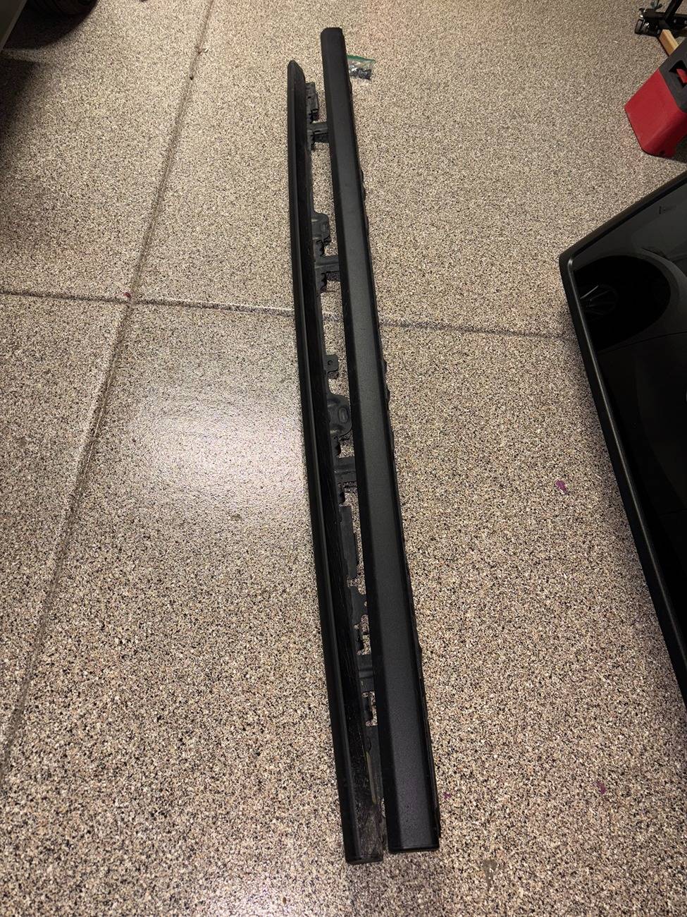 Jeep Gladiator 2024 OEM Rubicon Rock Rails- $100 IMG_1580