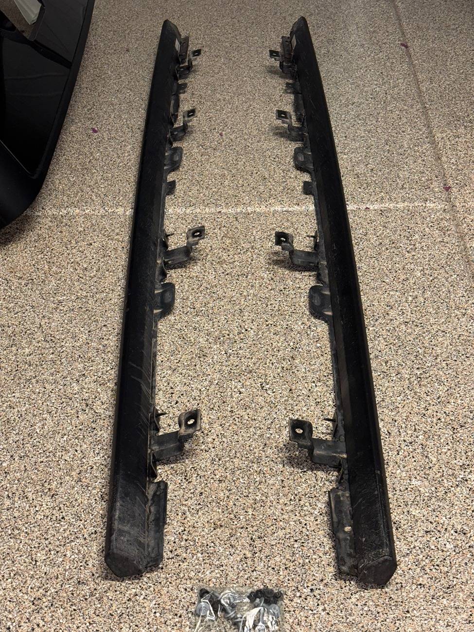 Jeep Gladiator 2024 OEM Rubicon Rock Rails- $100 IMG_1575