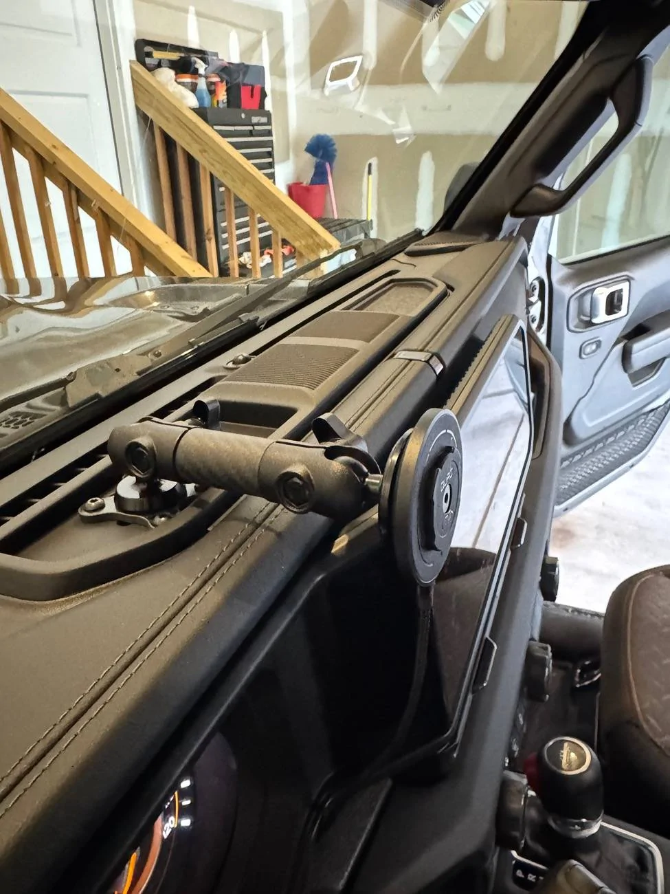 Jeep Gladiator Bulletpoint phone mount - driver vs passenger side IMG_5376