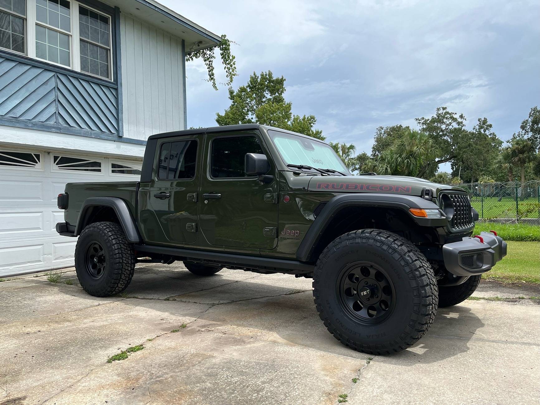 Jeep Gladiator New Gladiator Rubicon in Driveway! image0