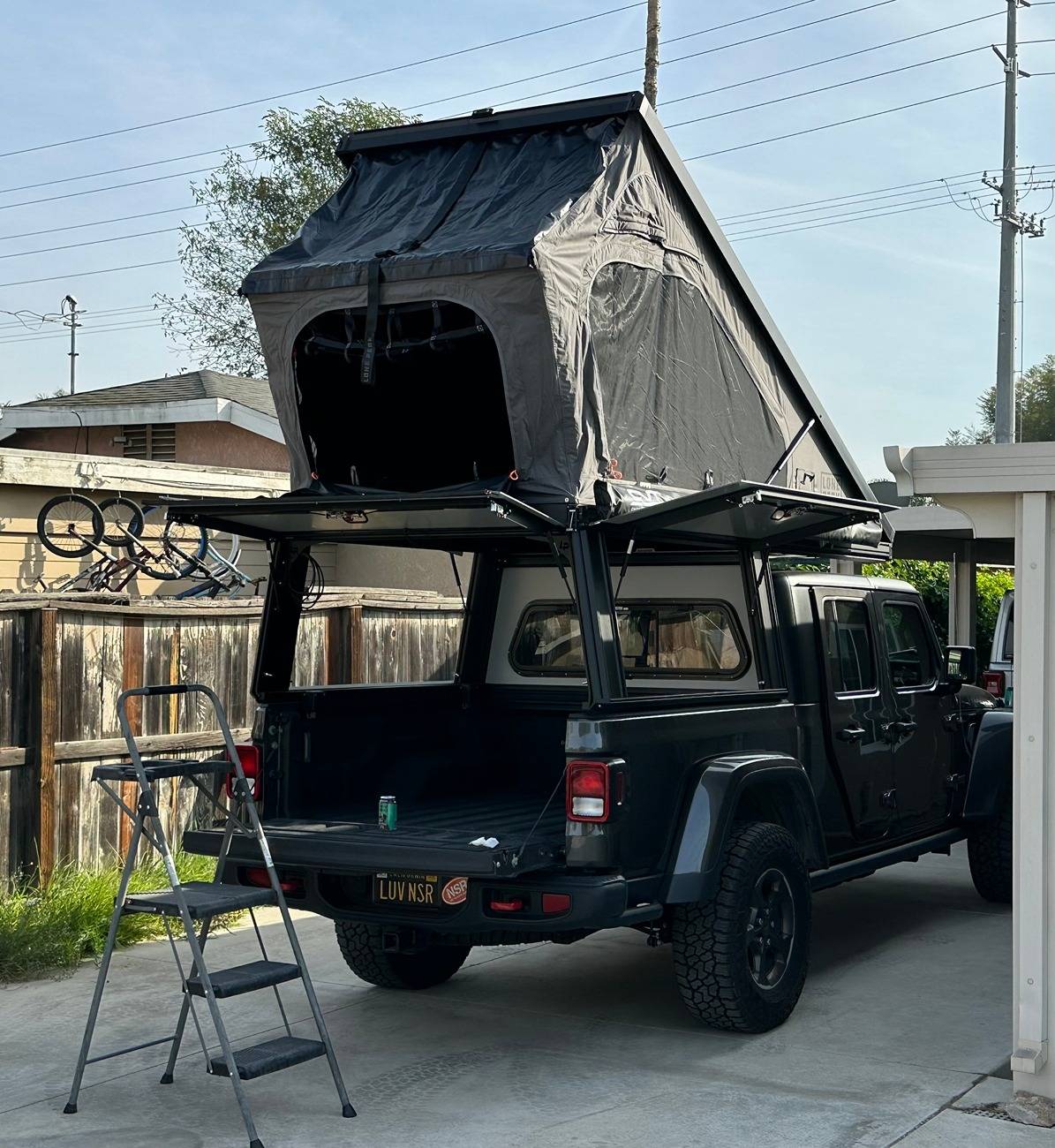Jeep Gladiator Camper shell wedge vs clamshell with annex IMG_5341