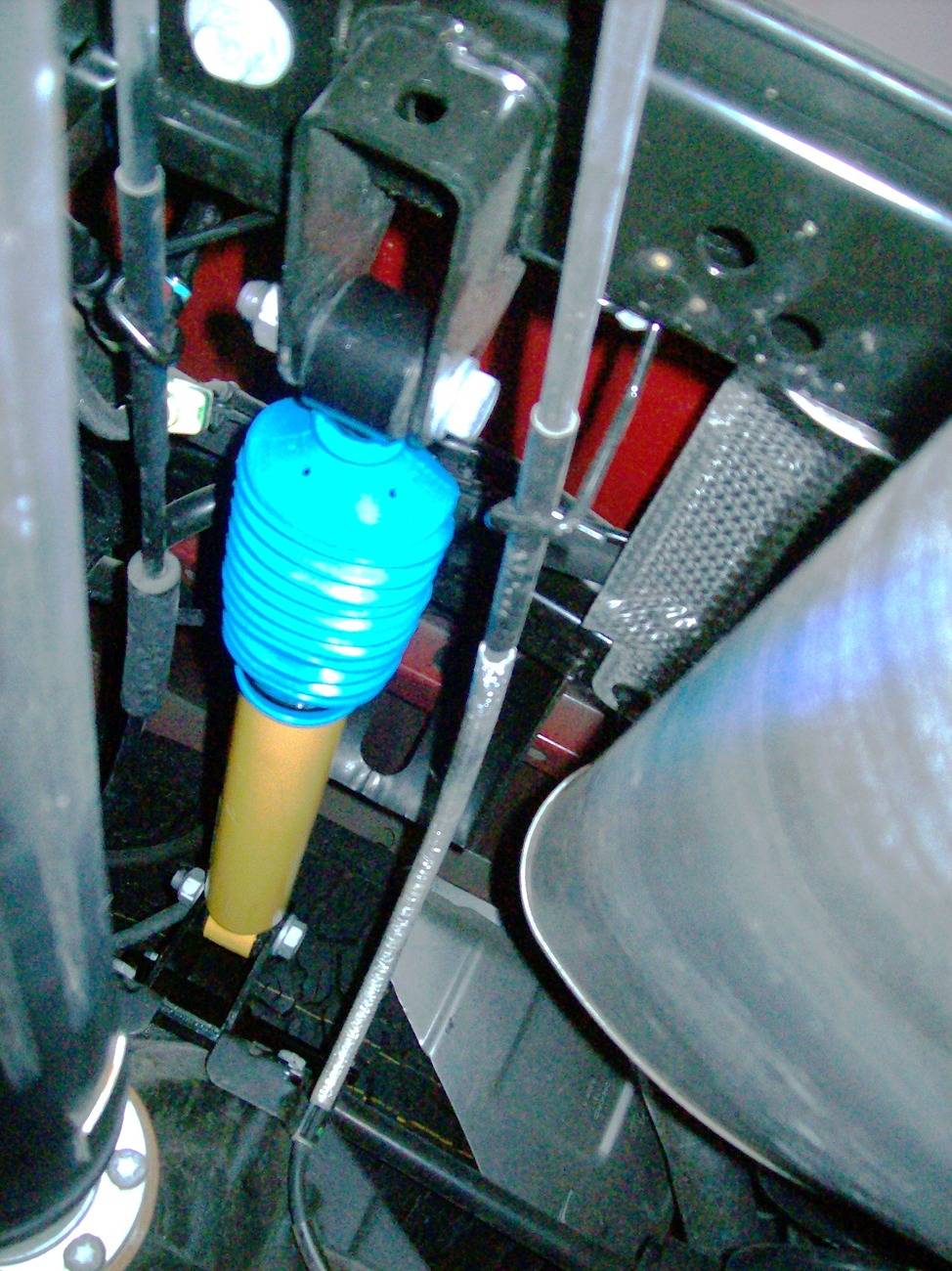 Jeep Gladiator 3rd shock over rear axle 124-23.JPG