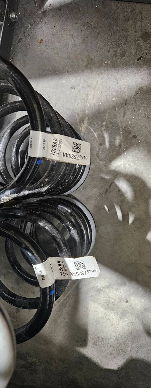 Jeep Gladiator Mojave X springs on older Mojave with OEM mods 20250210_224357
