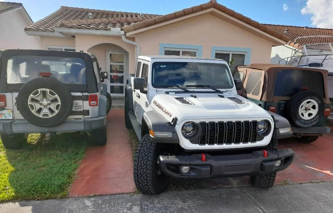 Jeep Gladiator New Gladiator Rubicon in Driveway! 1739310822464-qu