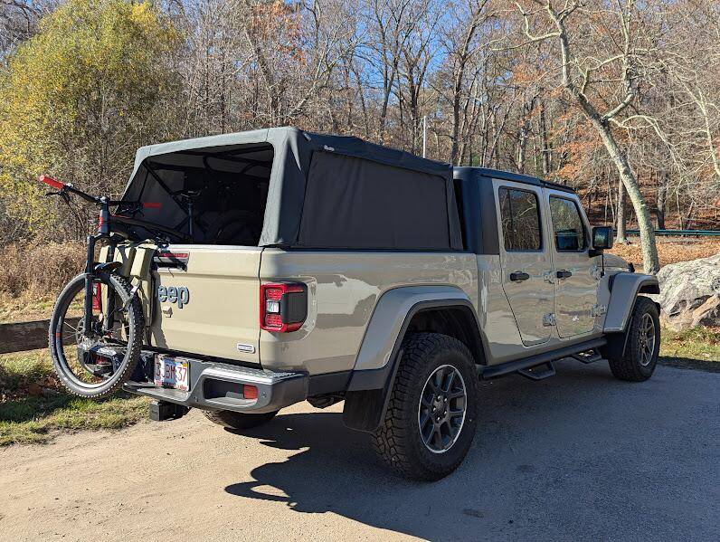 Jeep Gladiator Bed Topper / Cap; Hauling mountain bikes inside 1739372505754-d3