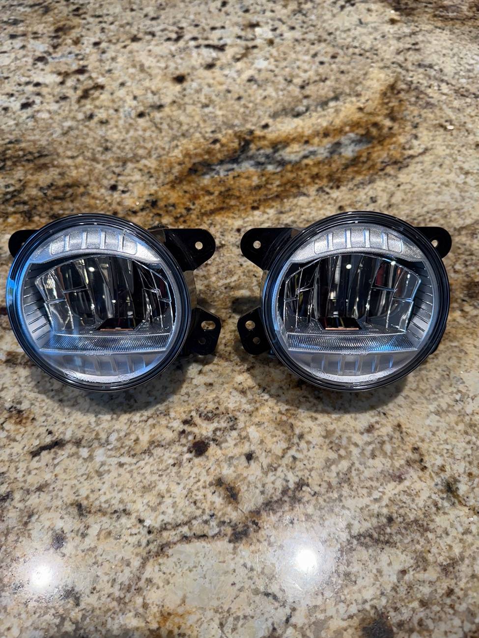Jeep Gladiator What OEM LED Fog Lights for OEM Rubicon Bumper, not 3 piece steel IMG_0703