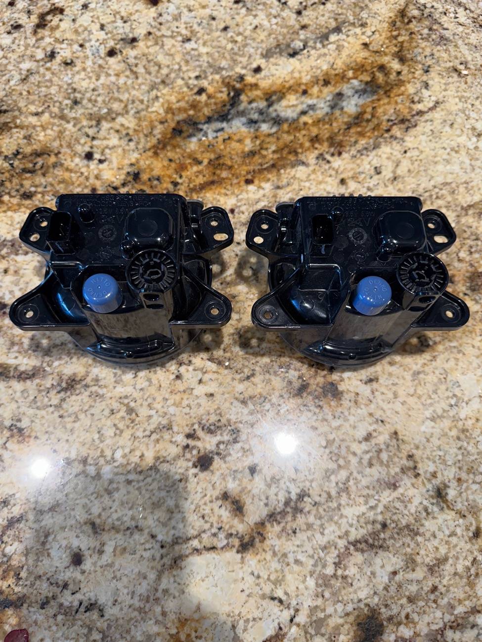 Jeep Gladiator What OEM LED Fog Lights for OEM Rubicon Bumper, not 3 piece steel IMG_0704