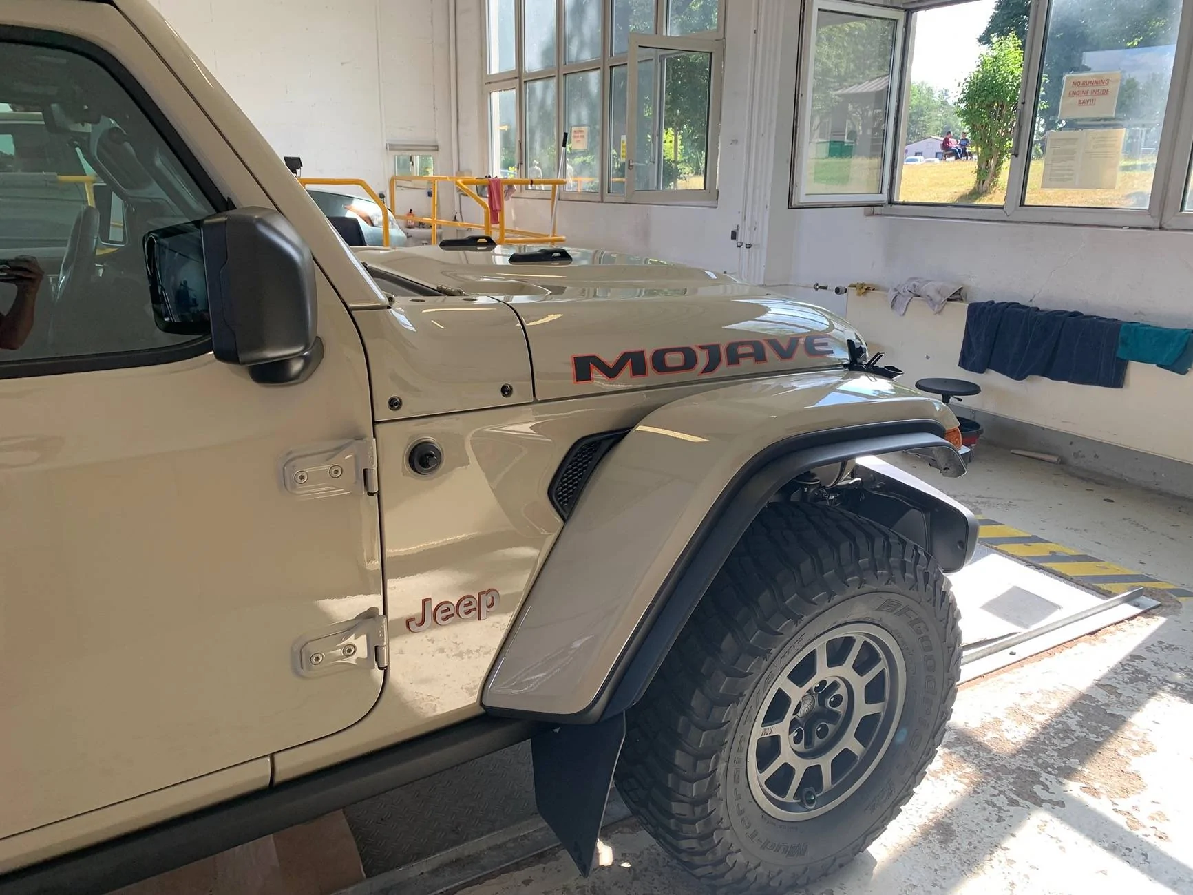 Jeep Gladiator Need Tire Help on Mojave IMG_1810