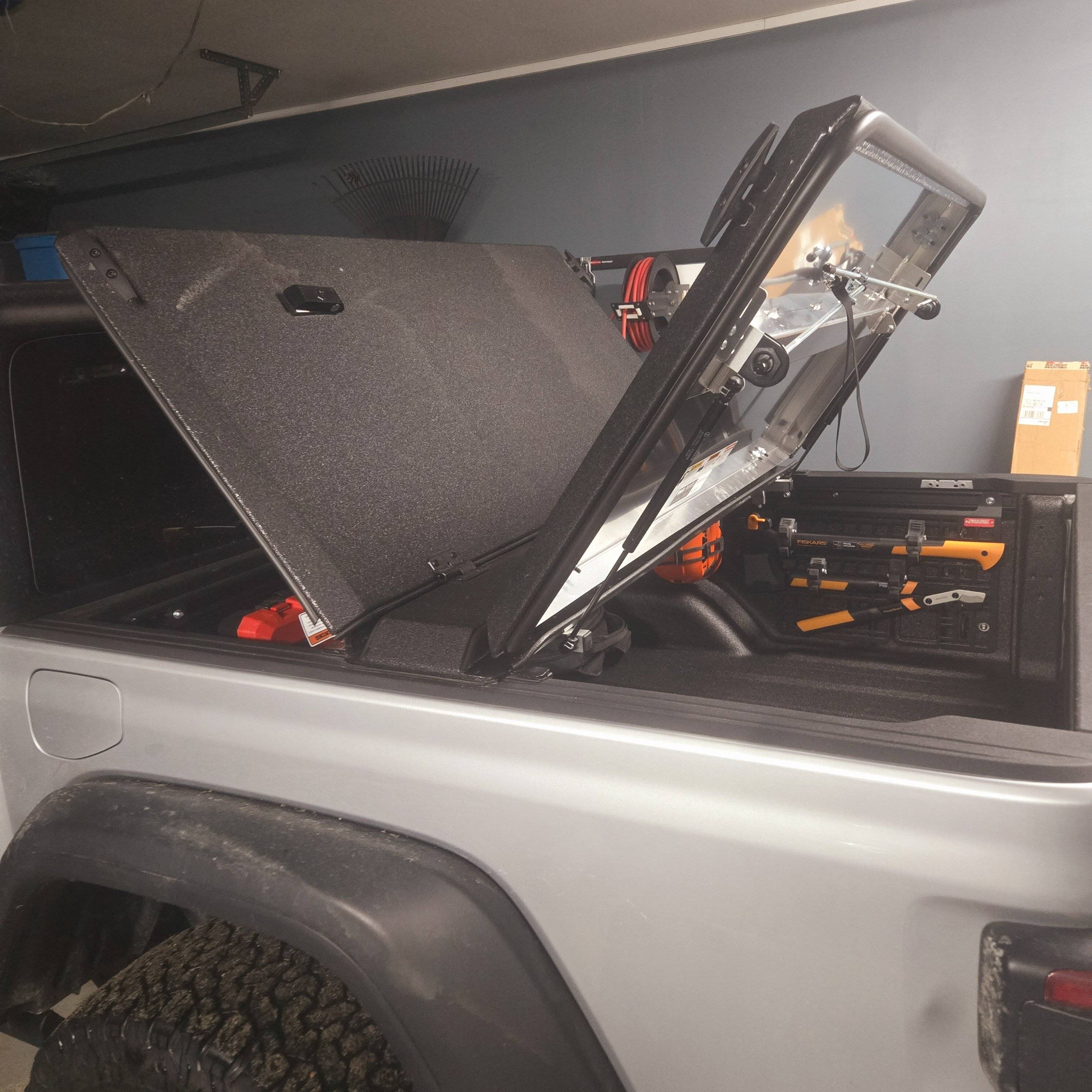 Jeep Gladiator Finished my bed setup - Diamondback SE + Builtright 20250124_174424