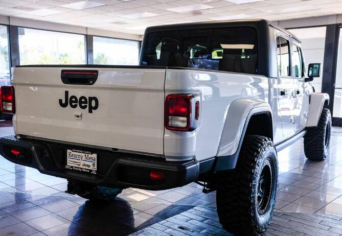 Jeep Gladiator Check Out This Well-Optioned Gladiator 1739654350978-m
