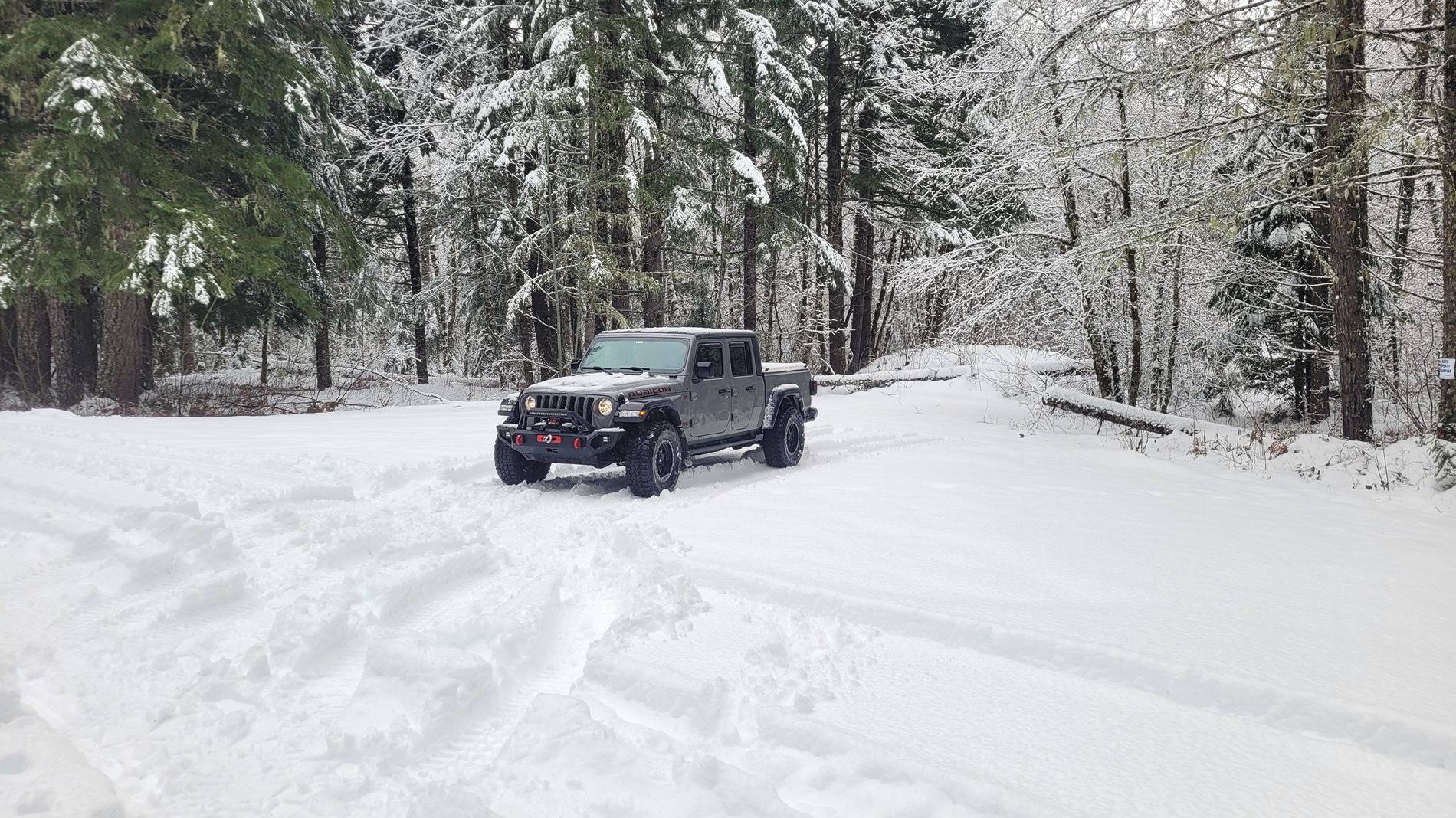 Jeep Gladiator Gladiators Snow Wheeling - Post Your Pics! 20250216_114118