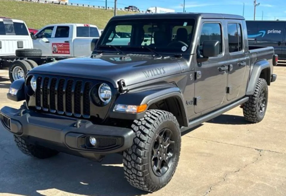 Jeep Gladiator Replacing Sport S hood with Rubicon hood IMG_0368