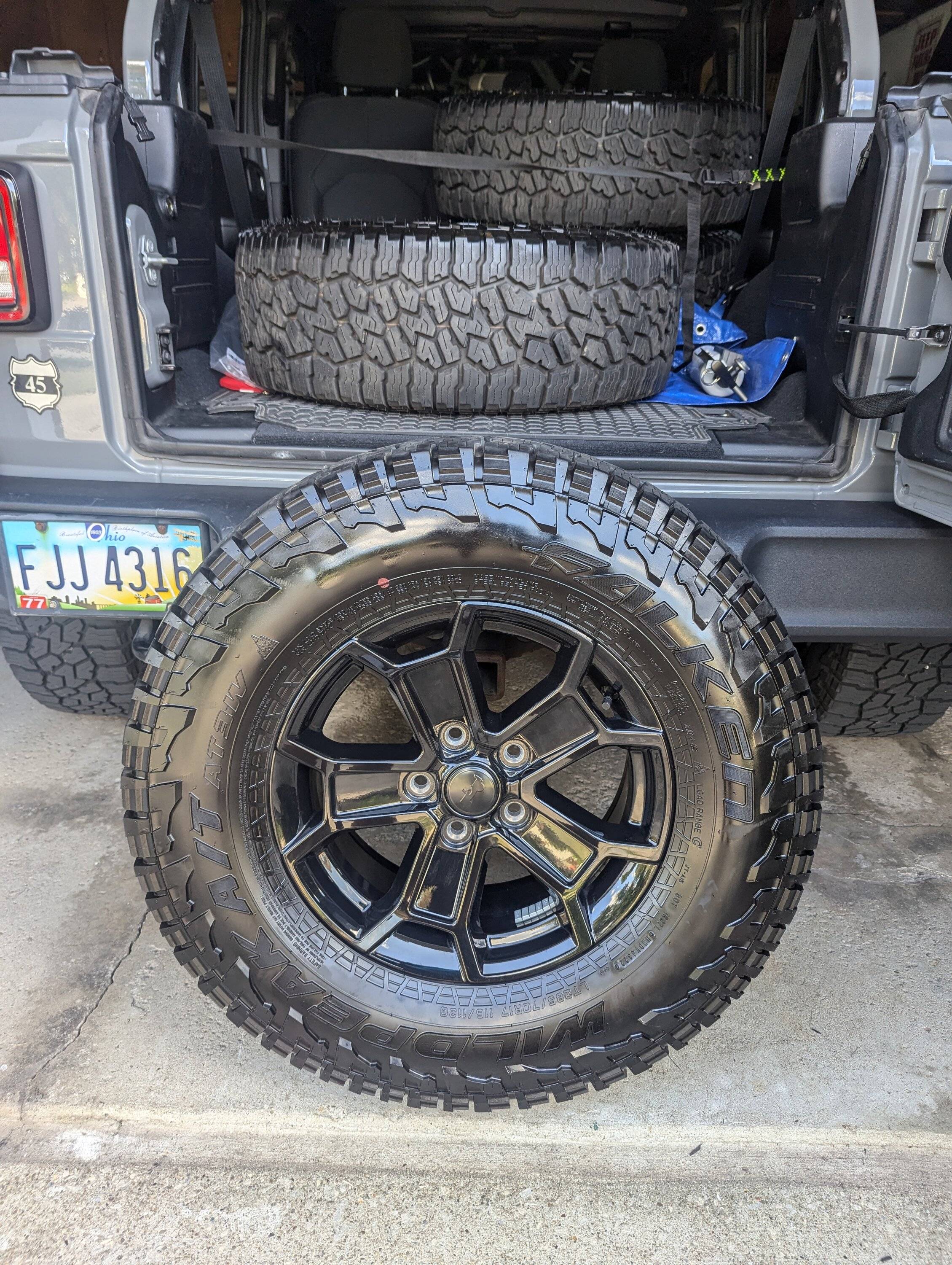 Jeep Gladiator Anyone have these wheels? Dealership no help. PXL_20240916_171920652.MP