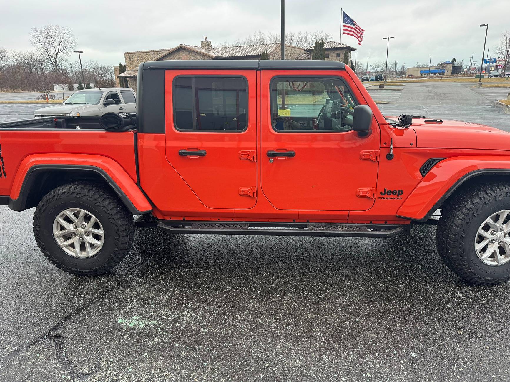 Jeep Gladiator 35s and No Lift Thread SideMT1