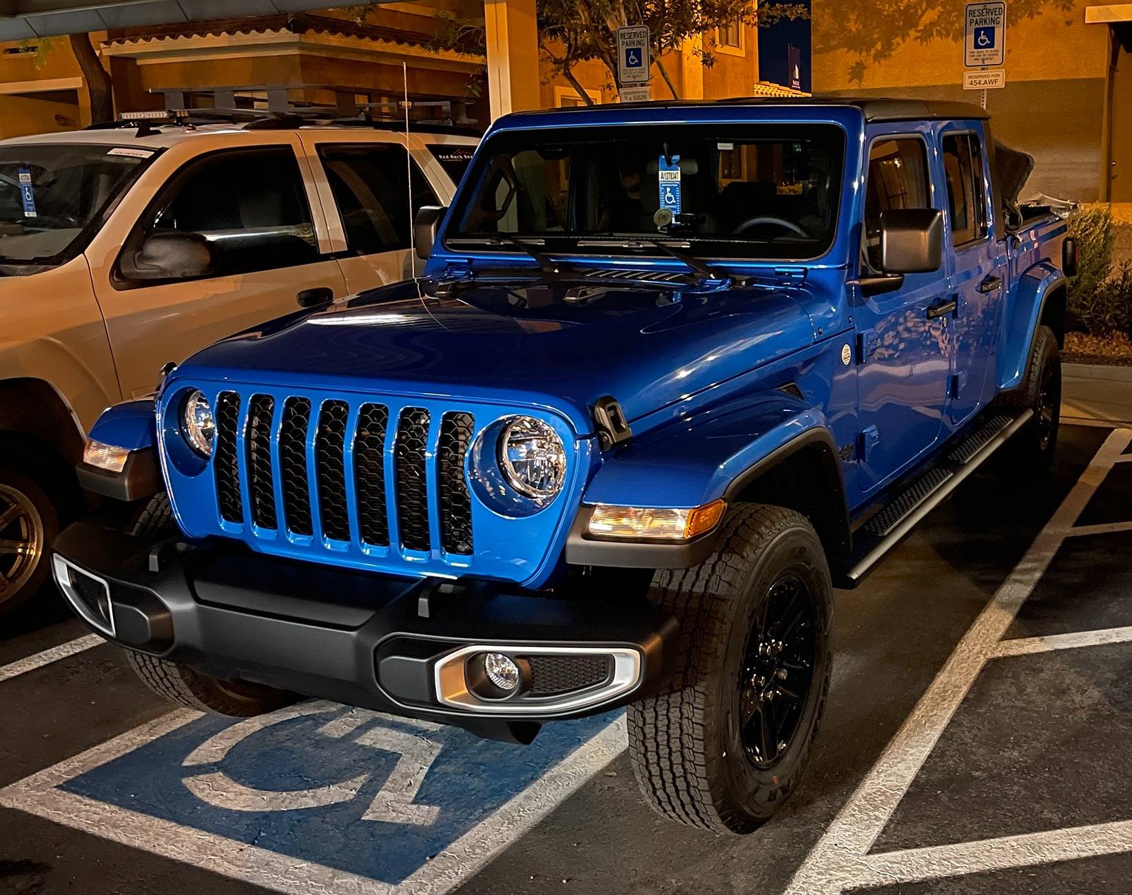 Jeep Gladiator Anyone have these wheels? Dealership no help. 2021-10-09 00.35.27-1