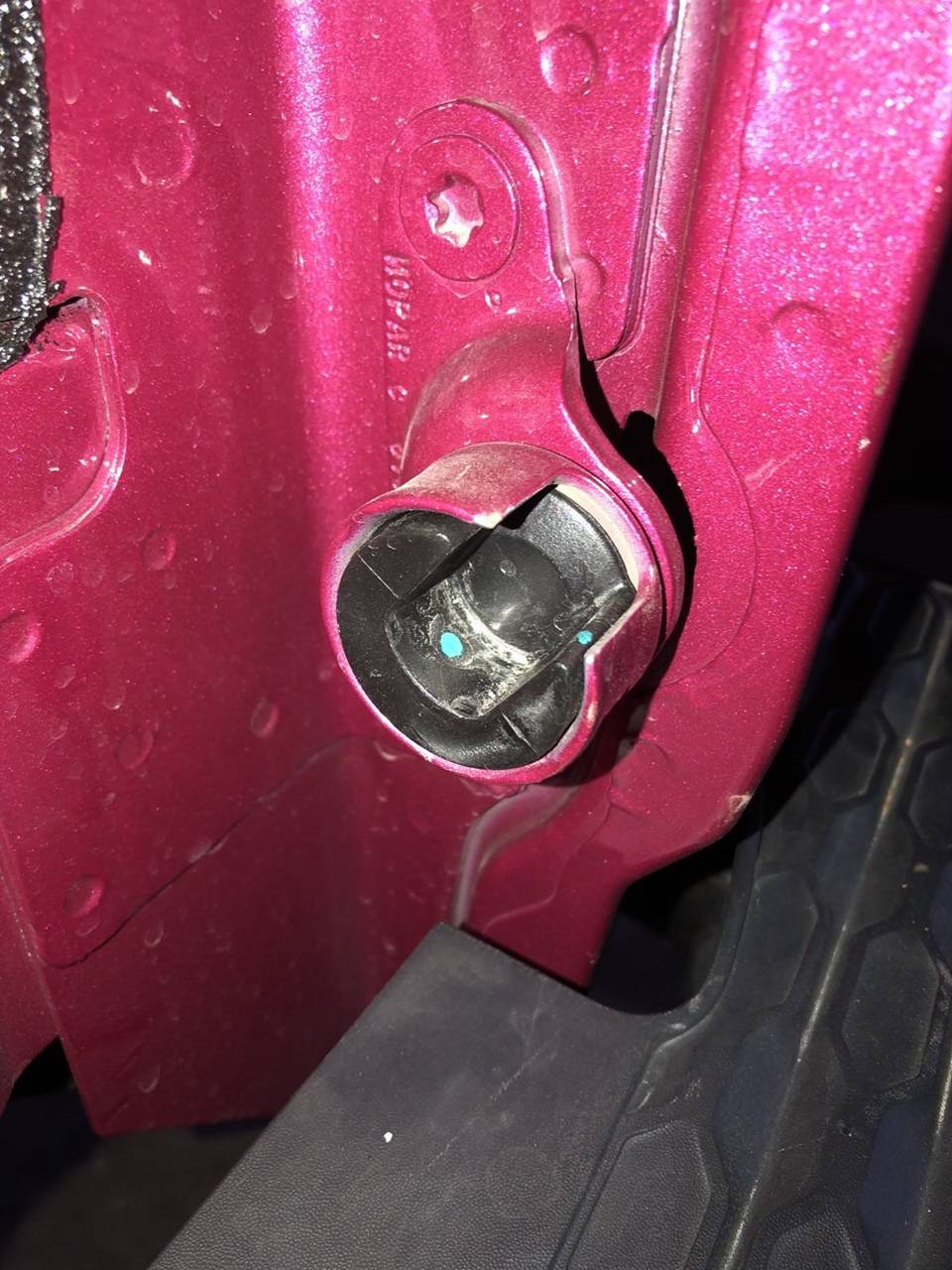 Jeep Gladiator Tip on Removing Tailgate on 2024 JT's with Soft Open function JT Tailgate Socket Pax Side