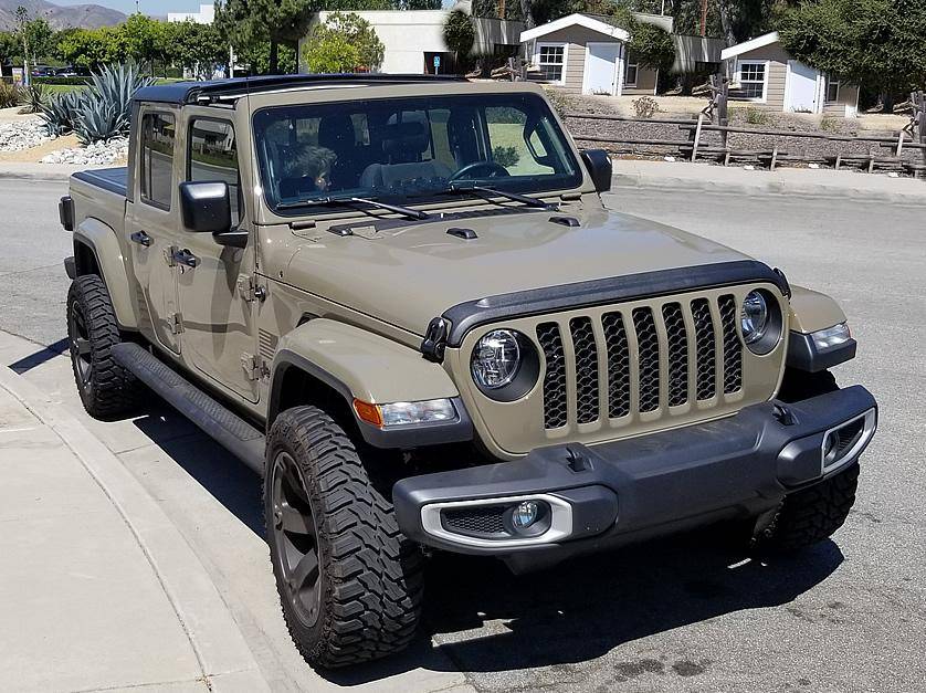 Jeep Gladiator Running boards dirt2a