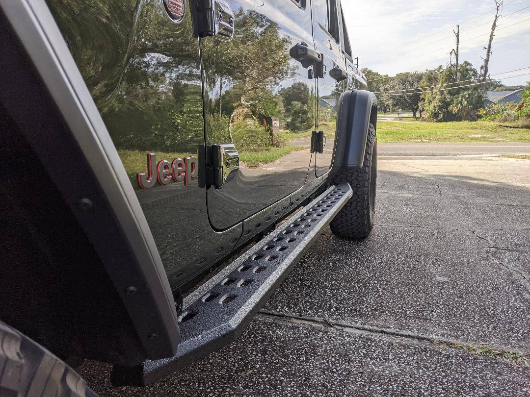 Jeep Gladiator Running boards 1740161653450-me