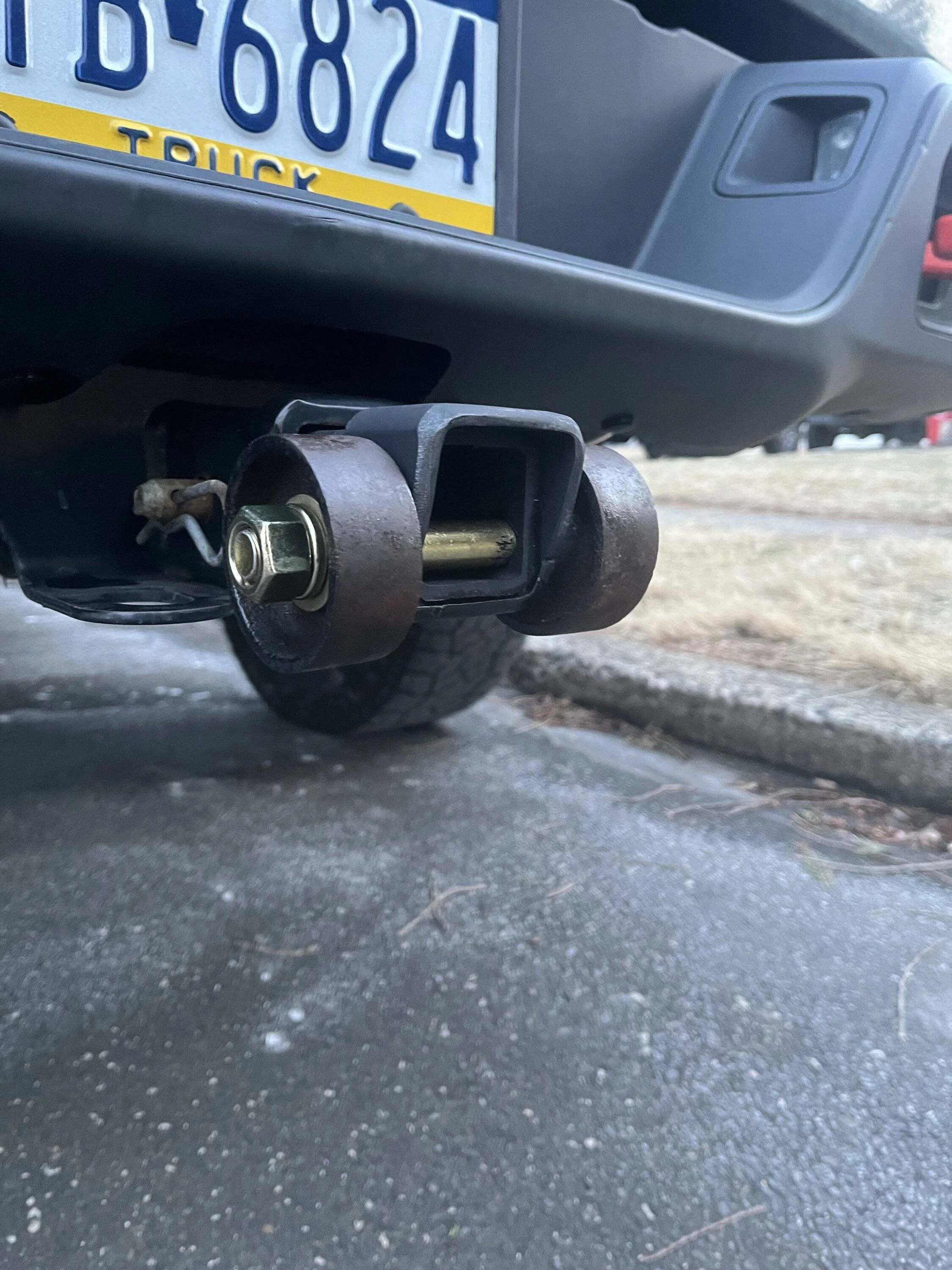 Jeep Gladiator Hitch roller (for wheelies) IMG_8916