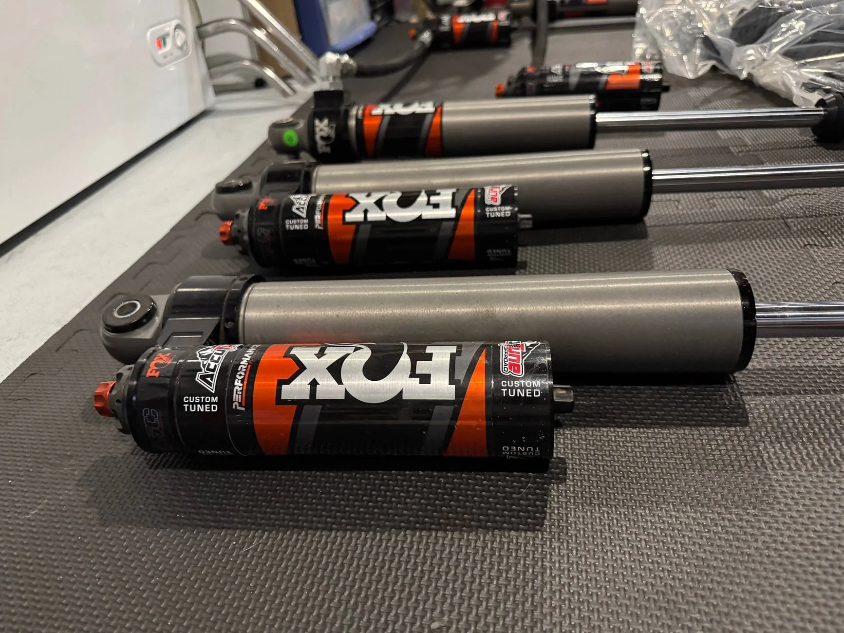 Jeep Gladiator Fox Accutune 2.5 Performance Elite DSC Shocks IMG_0988