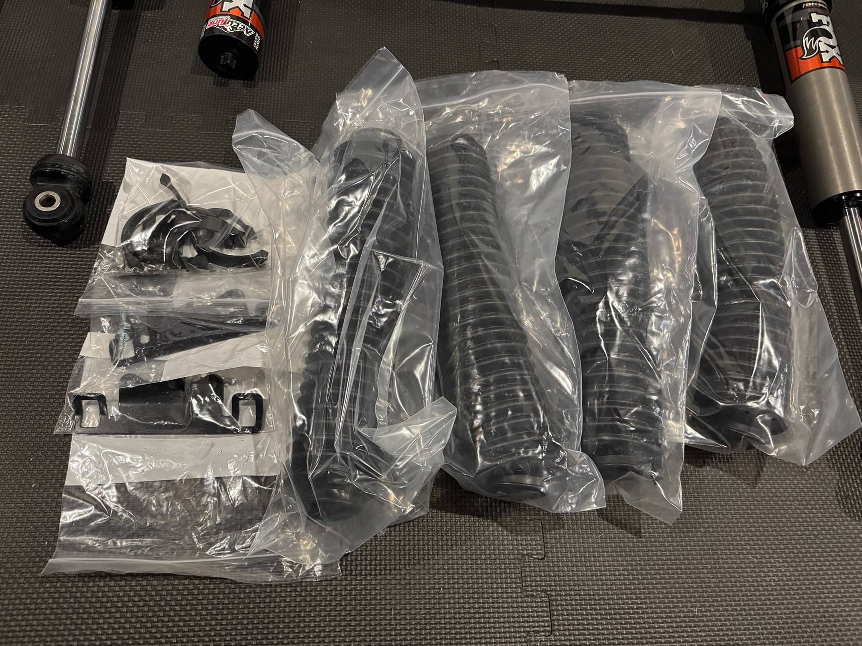 Jeep Gladiator Fox Accutune 2.5 Performance Elite DSC Shocks IMG_0990