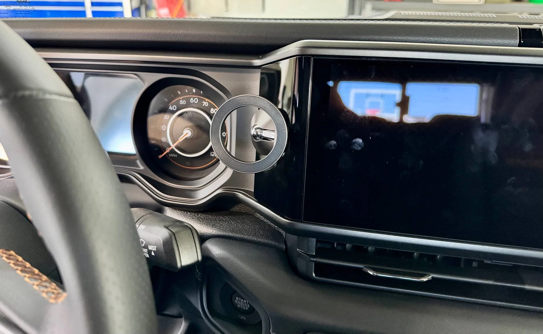 Jeep Gladiator Dash MagSafe Phone Mount IMG_7934