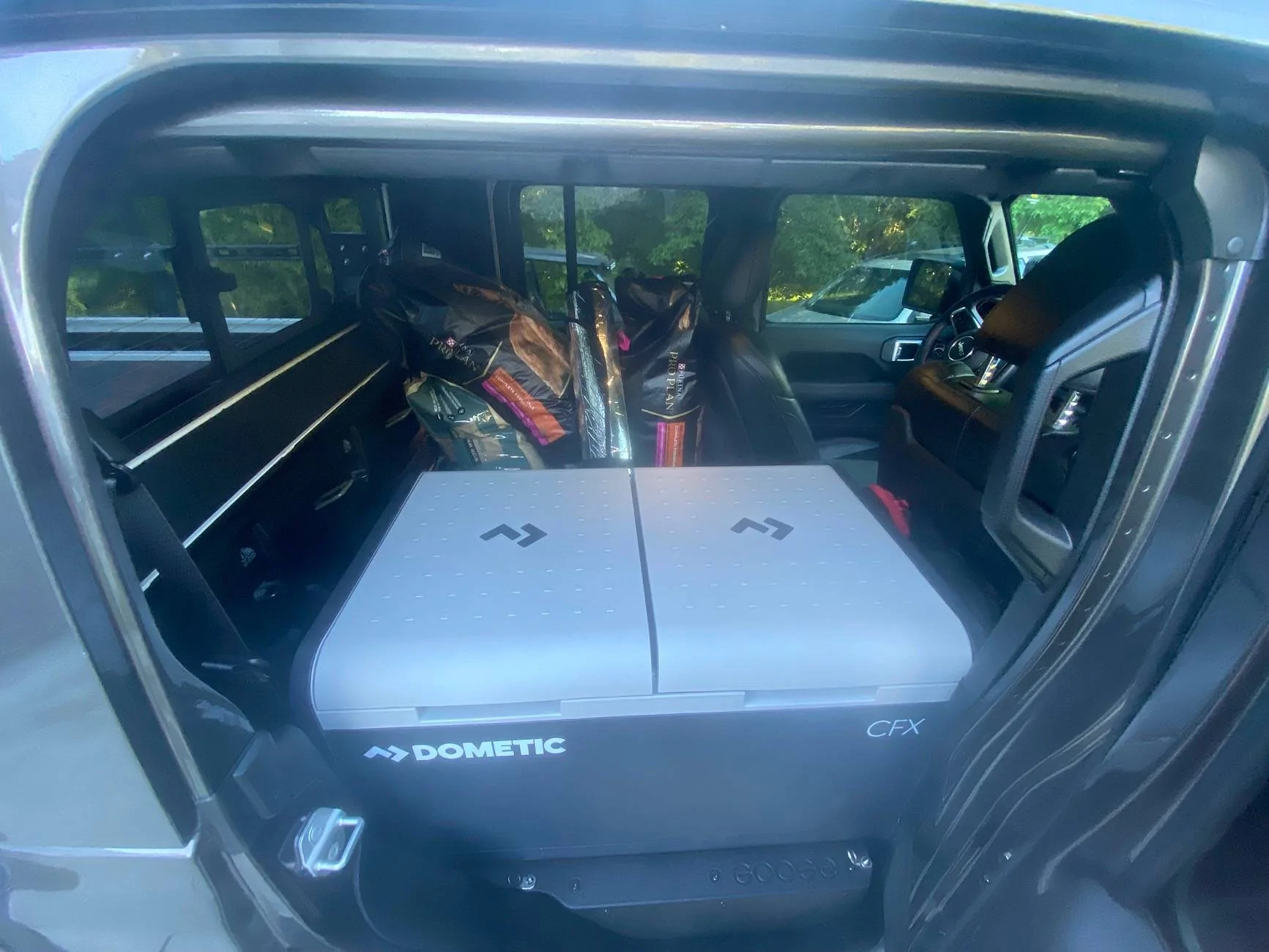 Jeep Gladiator Who's running a fridge in the back seat? IMG_0926
