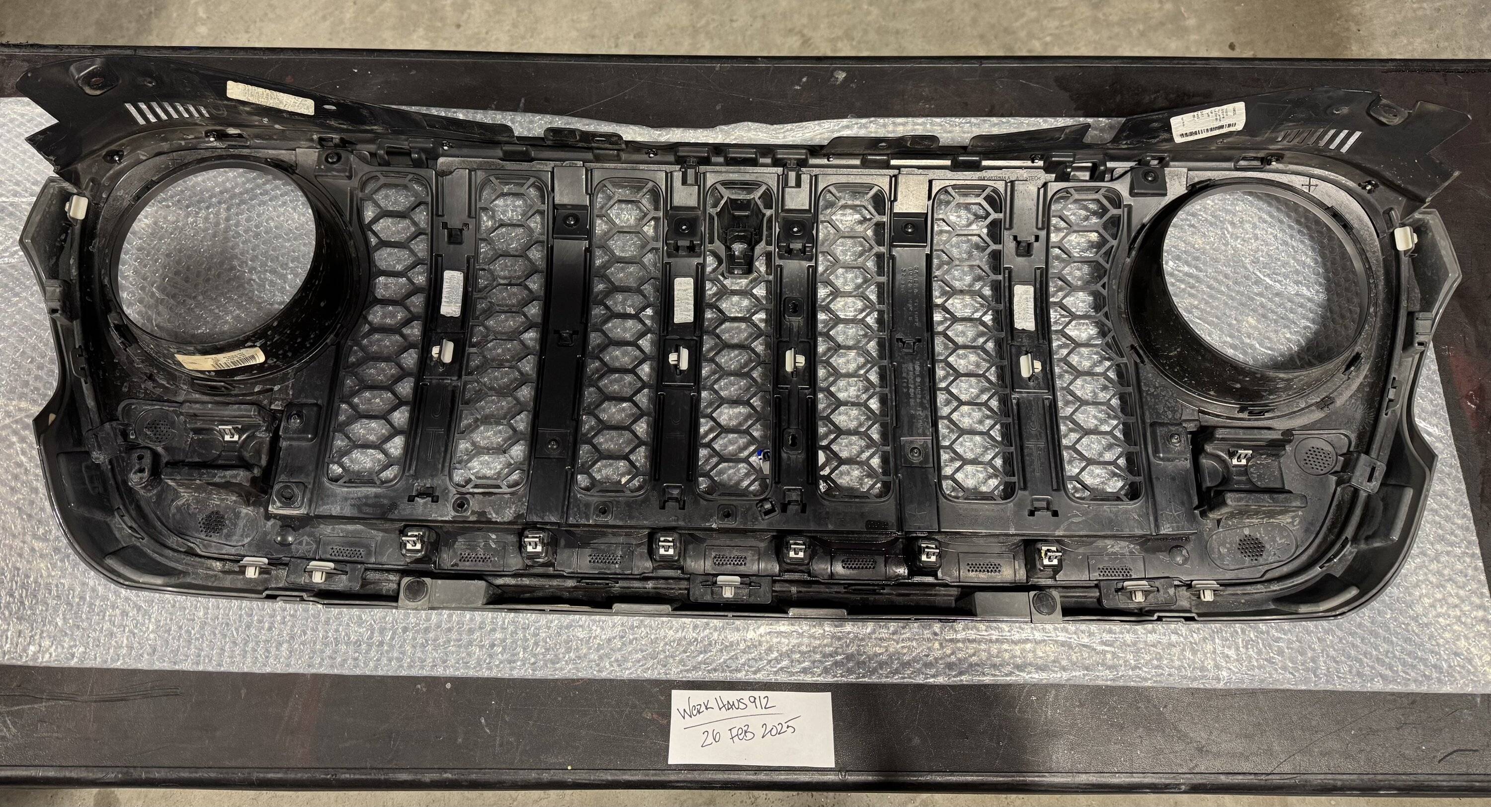 Jeep Gladiator $150 Jeep Mopar OEM Grill 2020 Stingray IMG_2512