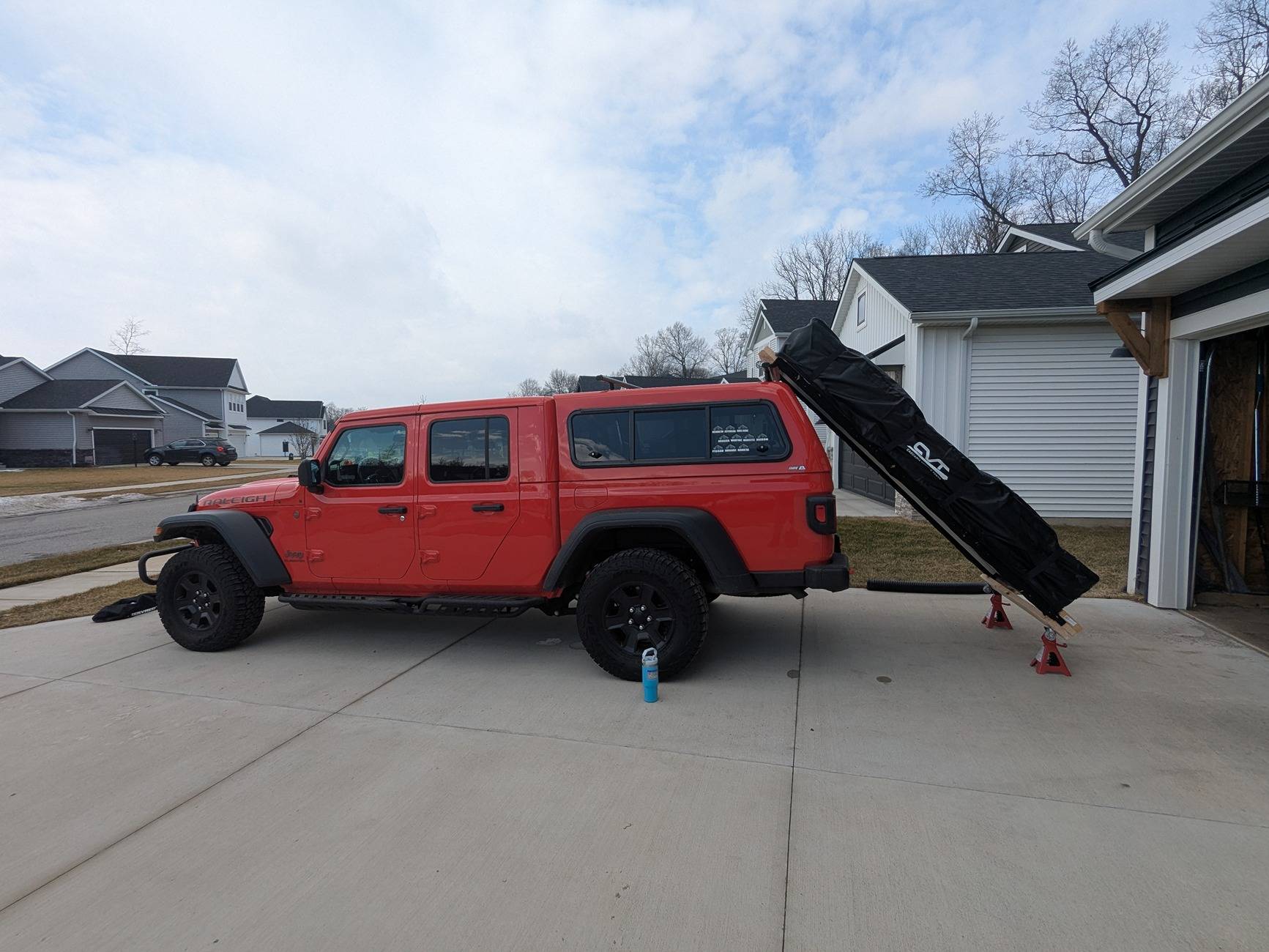 Jeep Gladiator DEAL OF A LIFETIME: Cascadia CVT tents nearly 90% off 1000011004