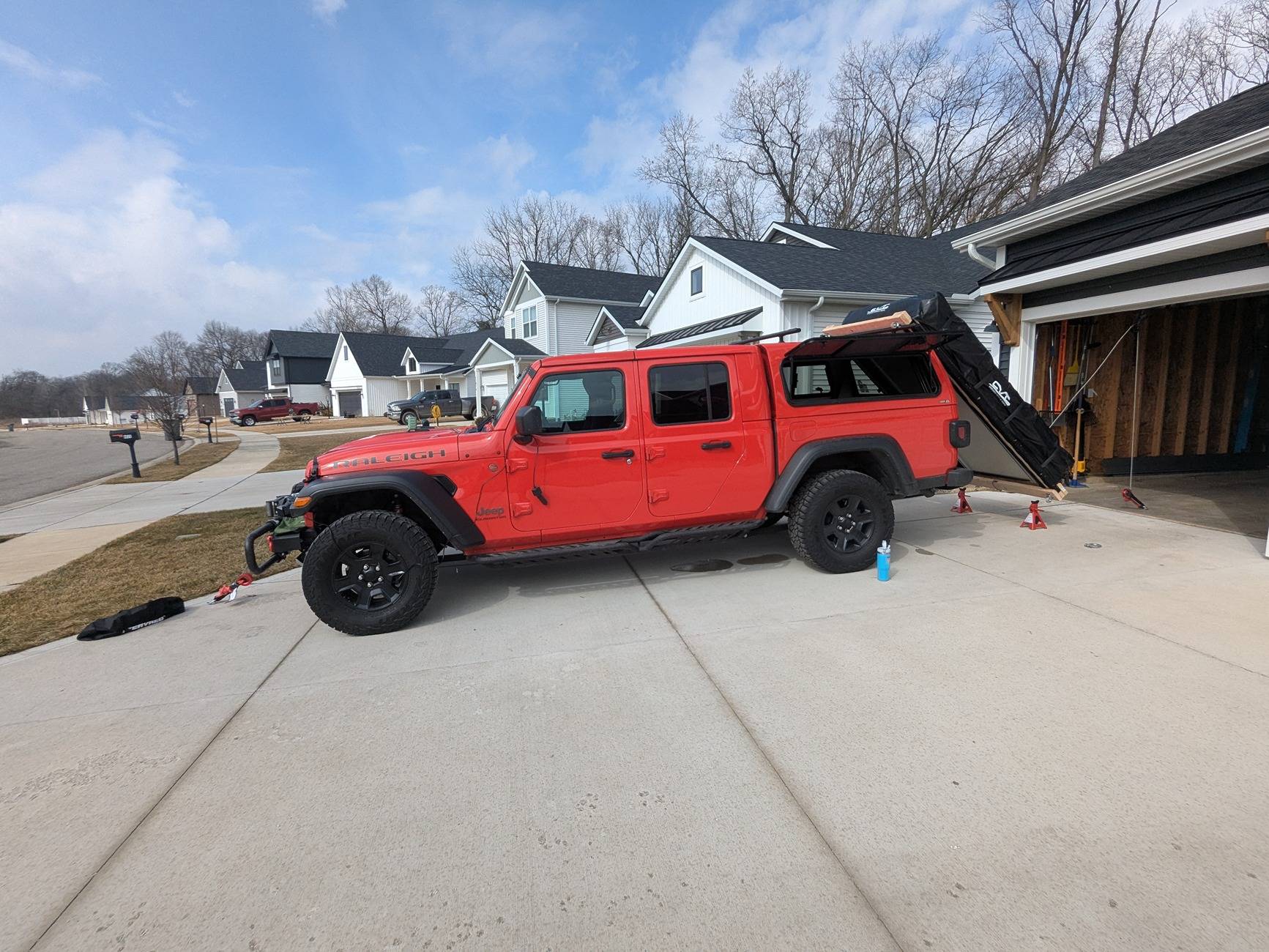 Jeep Gladiator DEAL OF A LIFETIME: Cascadia CVT tents nearly 90% off 1000011006