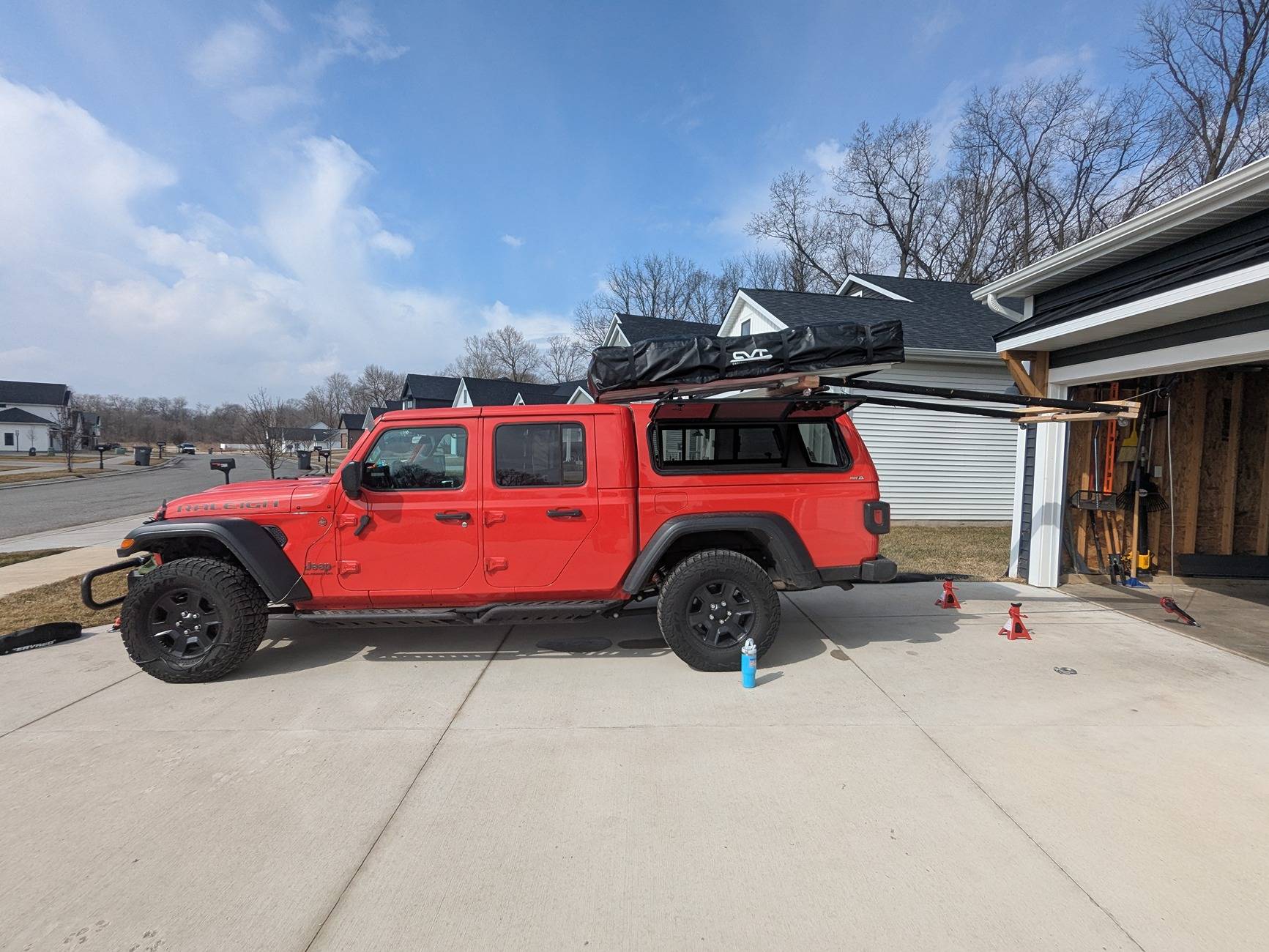 Jeep Gladiator DEAL OF A LIFETIME: Cascadia CVT tents nearly 90% off 1000011008