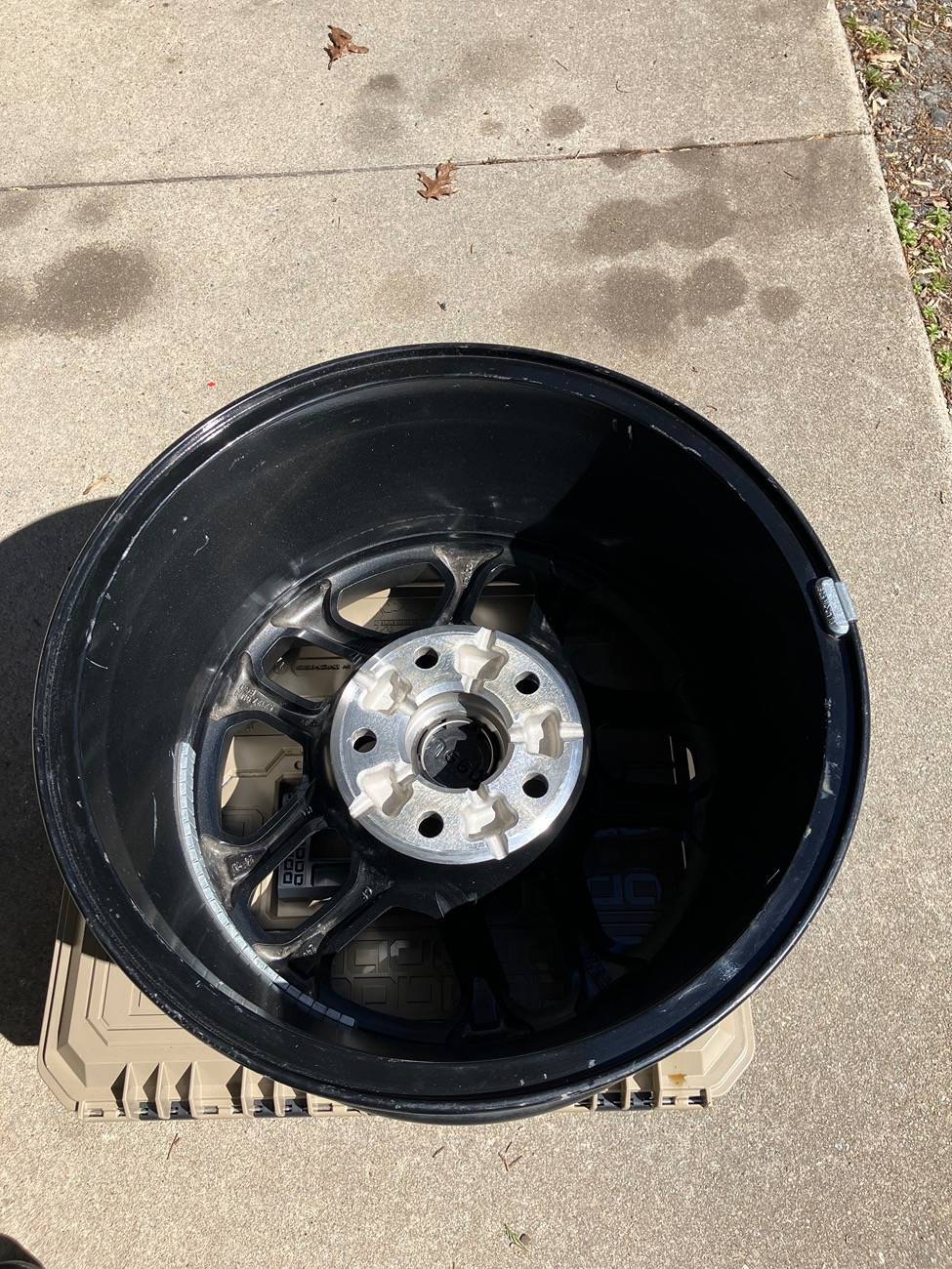 Jeep Gladiator (Reduced) - Mopar 17x8 Beadlock Wheel x 1 $275 pickup or will ship FEDEX actual cost IMG_6138
