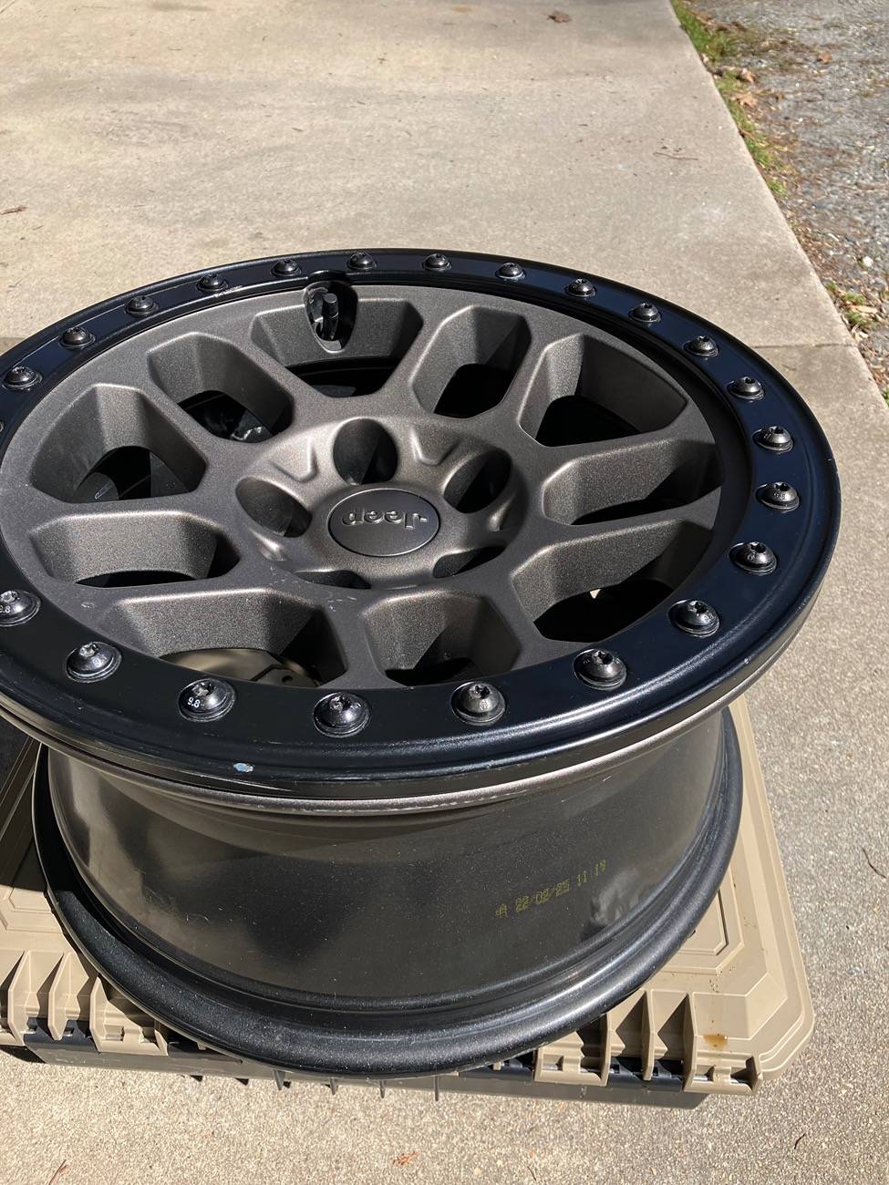 Jeep Gladiator (Reduced) - Mopar 17x8 Beadlock Wheel x 1 $275 pickup or will ship FEDEX actual cost IMG_6137