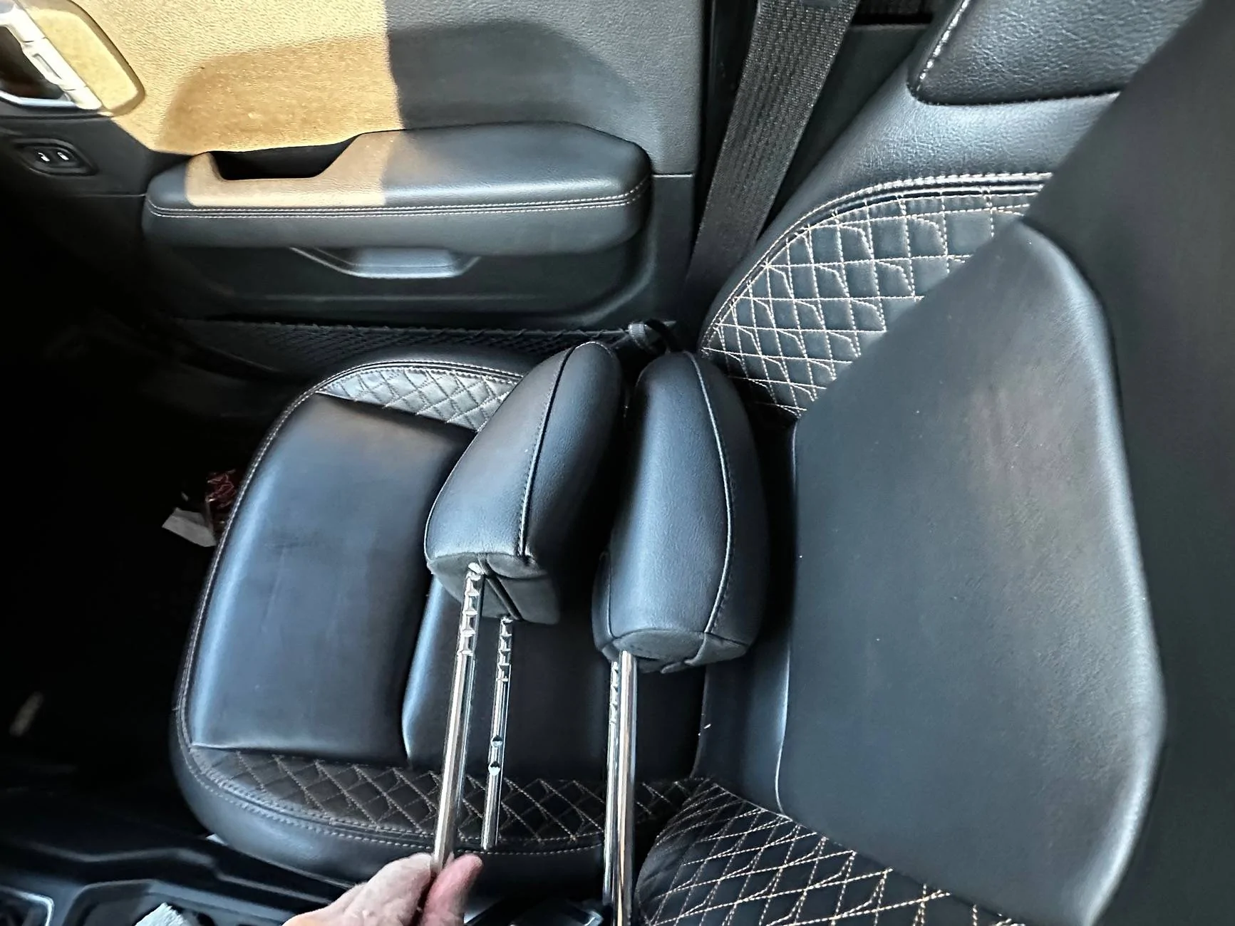 Jeep Gladiator Adjustable head rest IMG_6157