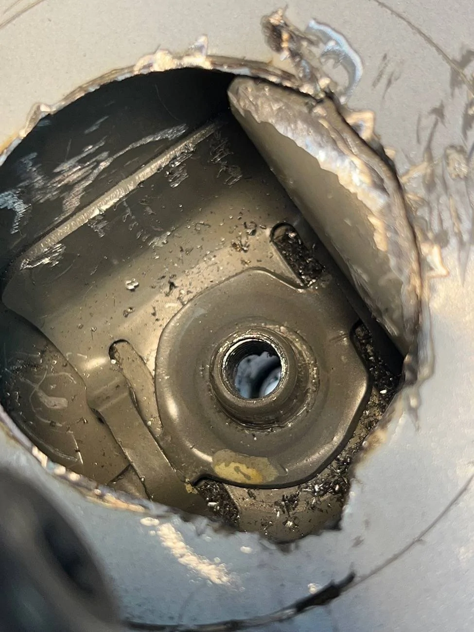 Jeep Gladiator DIY: Remove and replace drivers broken body mount bolt -- how-to instructions w/ photos IMG_2784