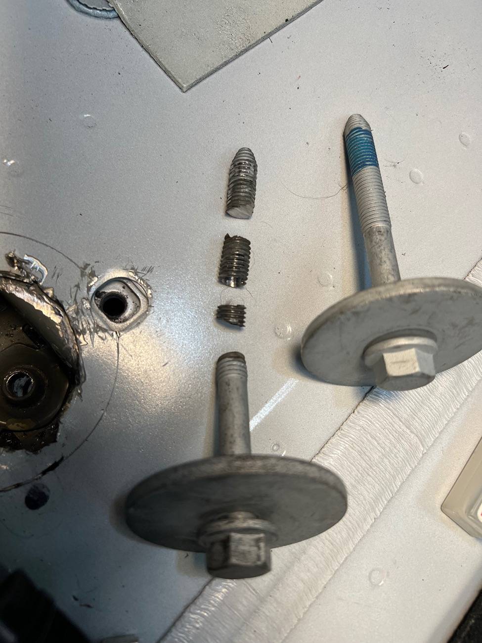 Jeep Gladiator DIY: Remove and replace drivers broken body mount bolt -- how-to instructions w/ photos IMG_2783