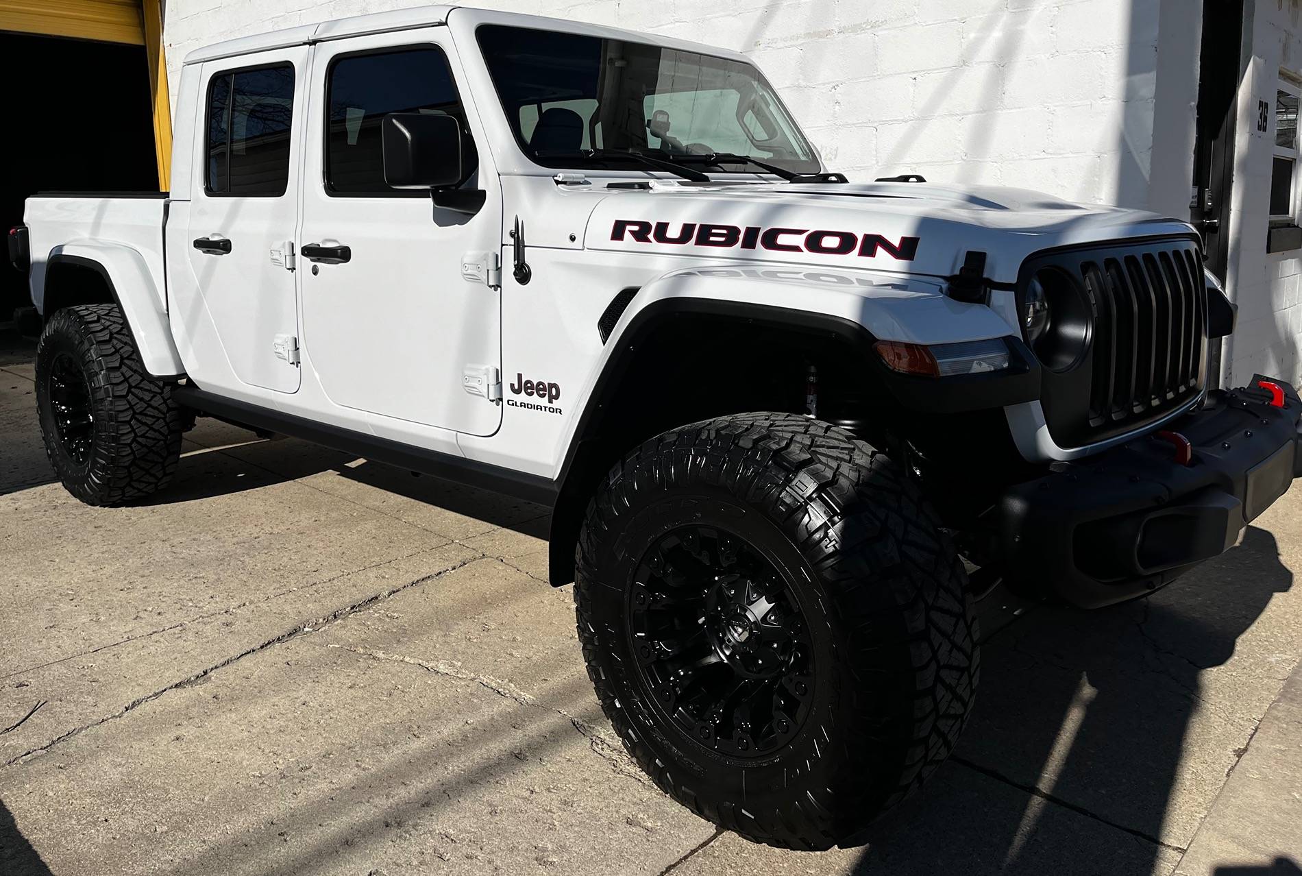 Jeep Gladiator Who to hire for lift / bigger tires? 1740938138028-t
