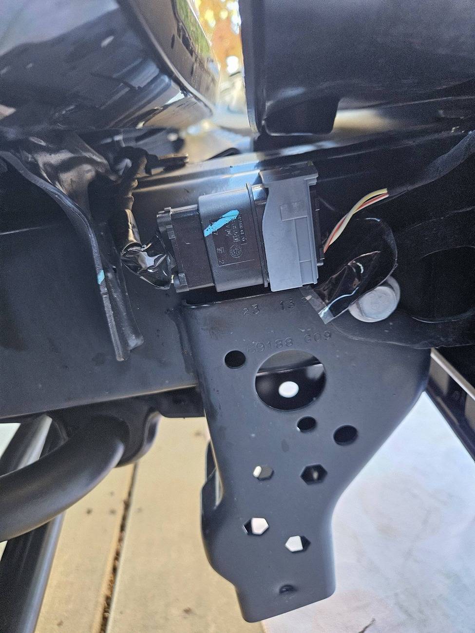 Jeep Gladiator Solved : disconnect 2024 Gray & Black fog light connector mounted on frame 20231210_101912
