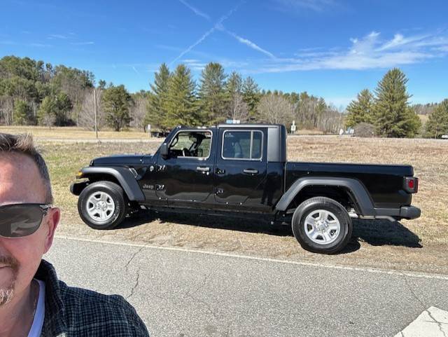 Jeep Gladiator Newbie here.. with a brand new 2024 grateful Gladiator! 24 Jeep Gladiator LONG BED